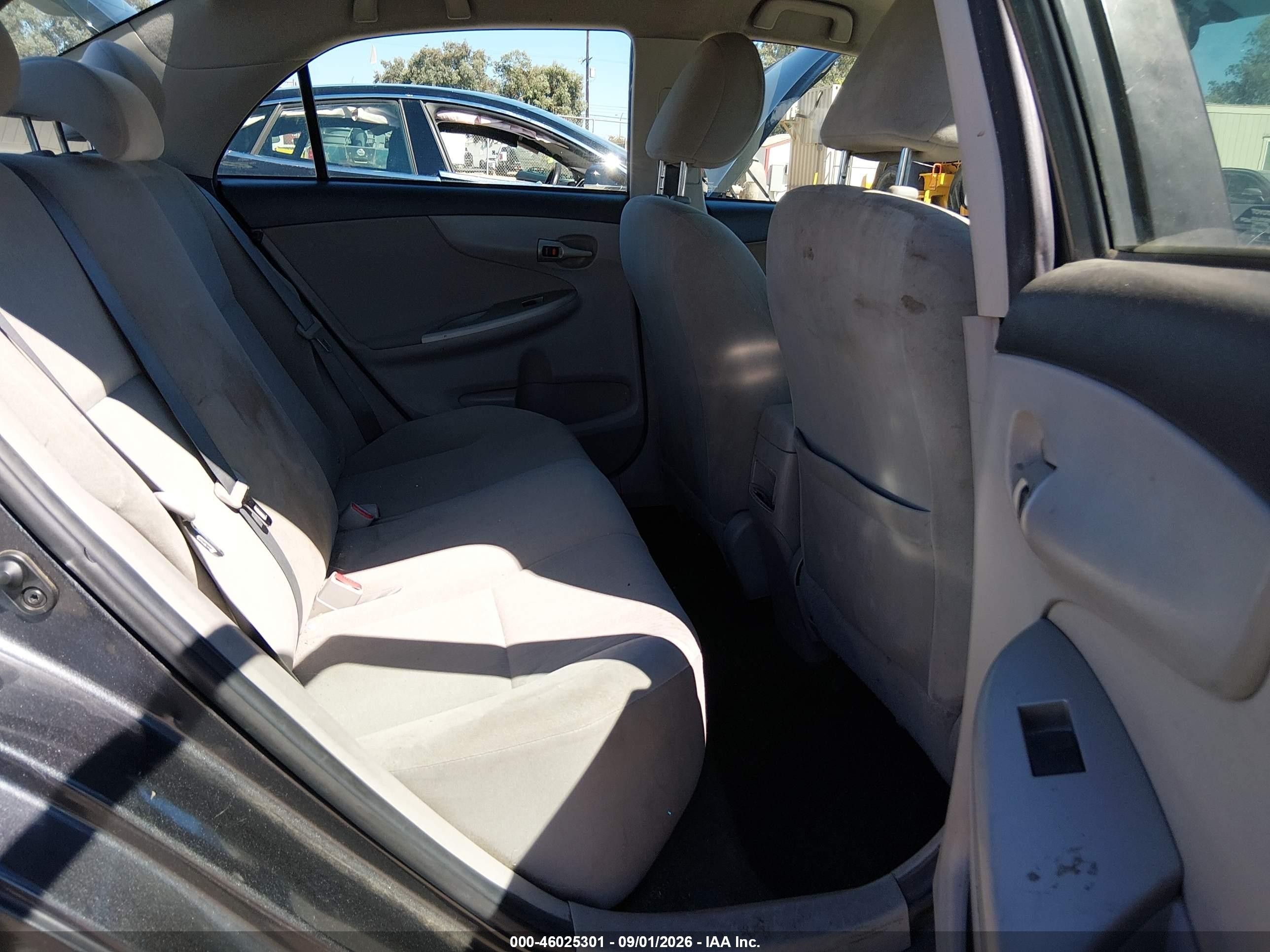 2013 Toyota Corolla Le Gray vin: 2T1BU4EE0DC009639