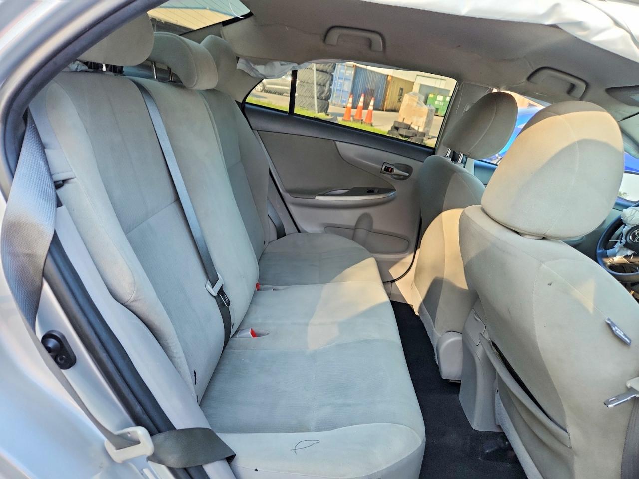 2013 Toyota Corolla Le Silver vin: 2T1BU4EE0DC049316