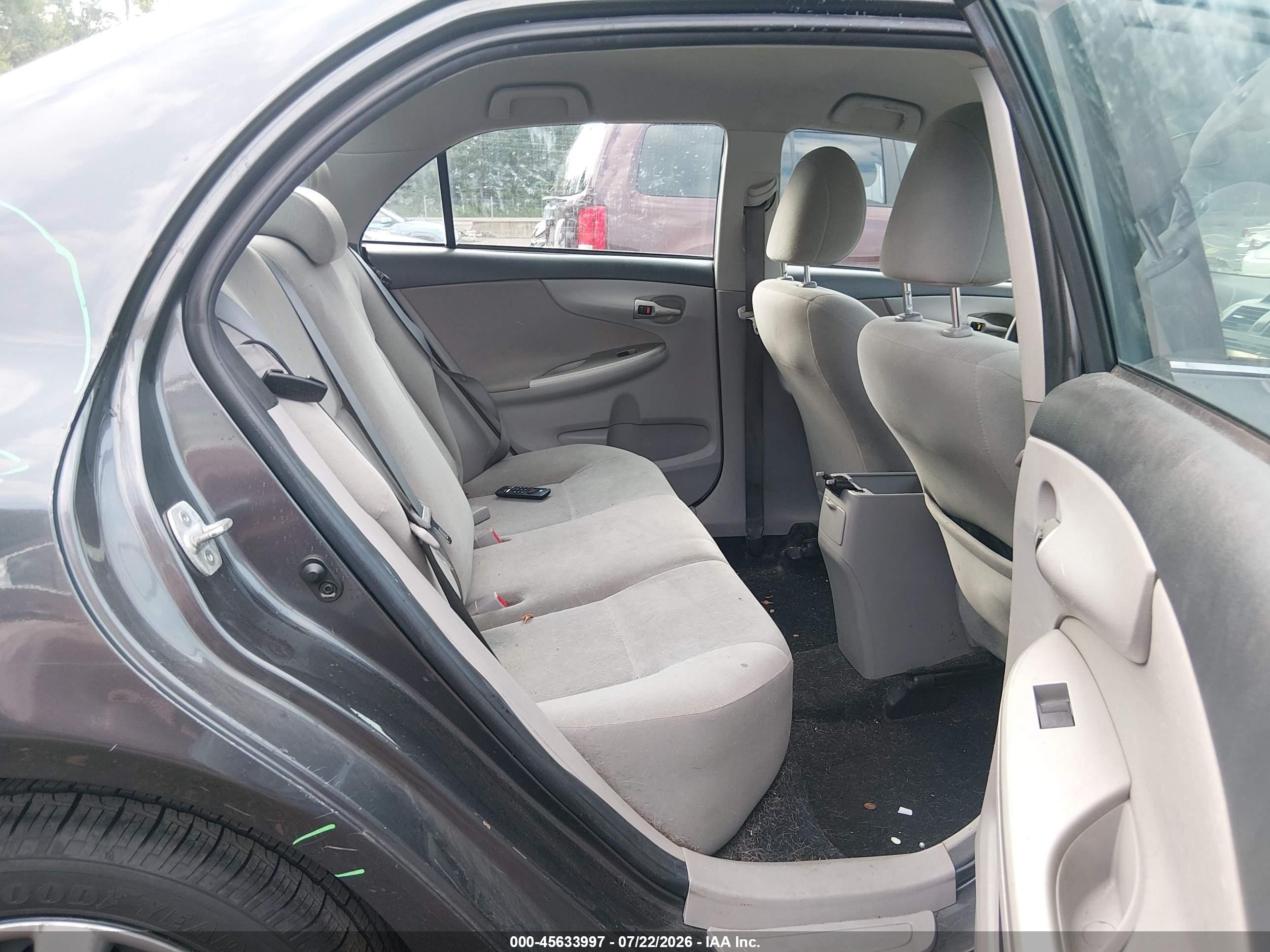 2013 Toyota Corolla Le Gray vin: 2T1BU4EE0DC063443