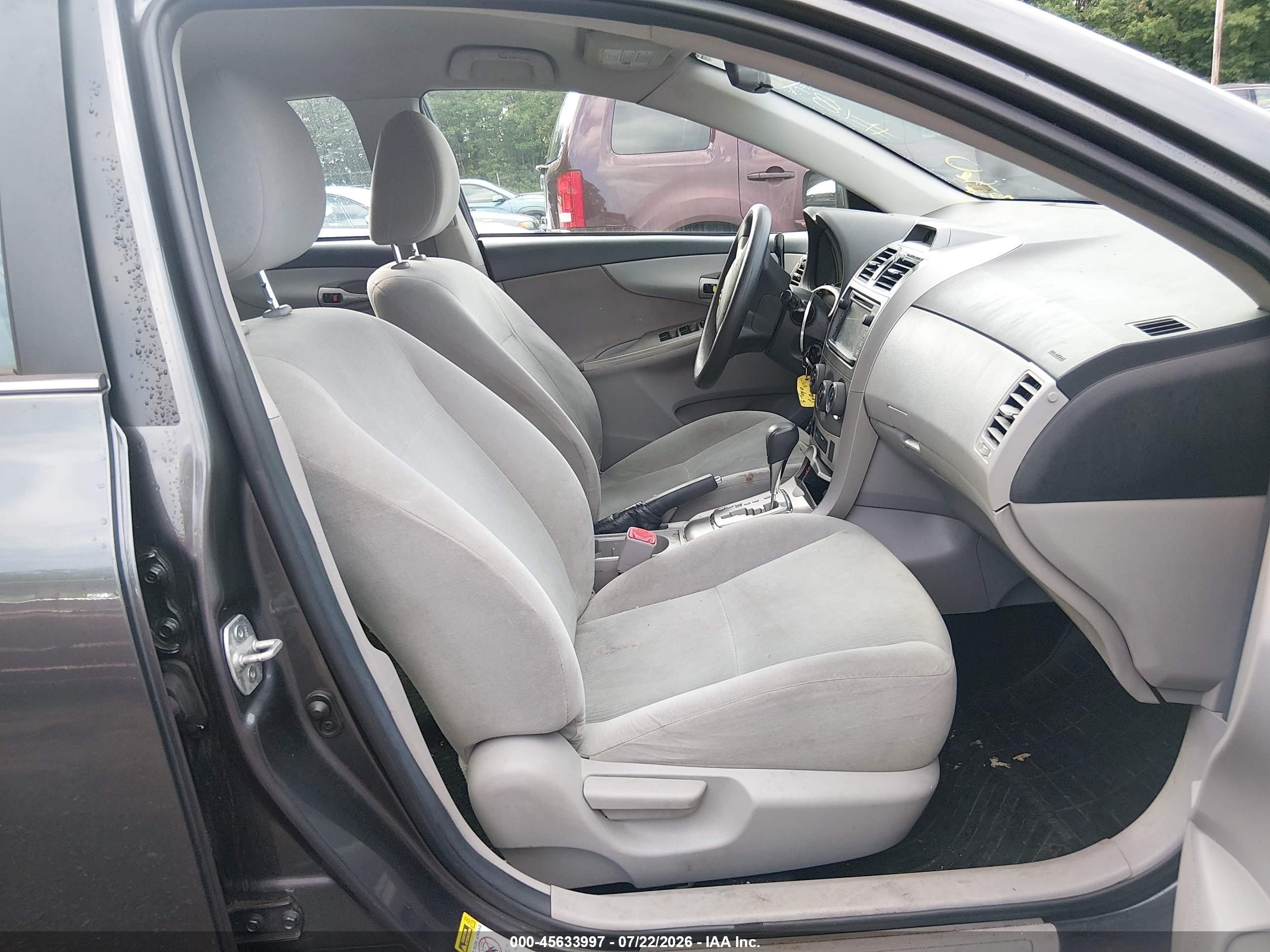 2013 Toyota Corolla Le Gray vin: 2T1BU4EE0DC063443