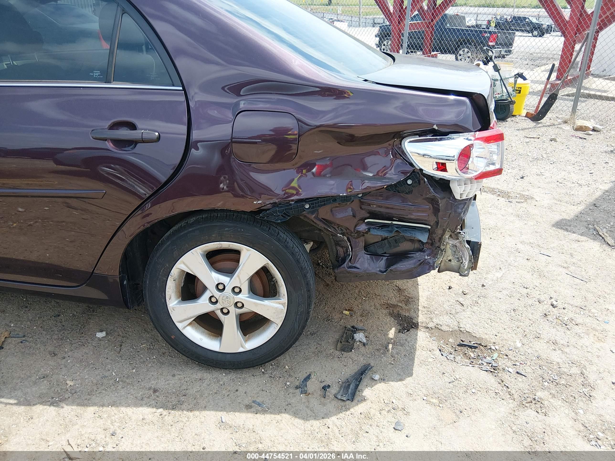 2013 Toyota Corolla Le Special Edition Maroon vin: 2T1BU4EE0DC088505