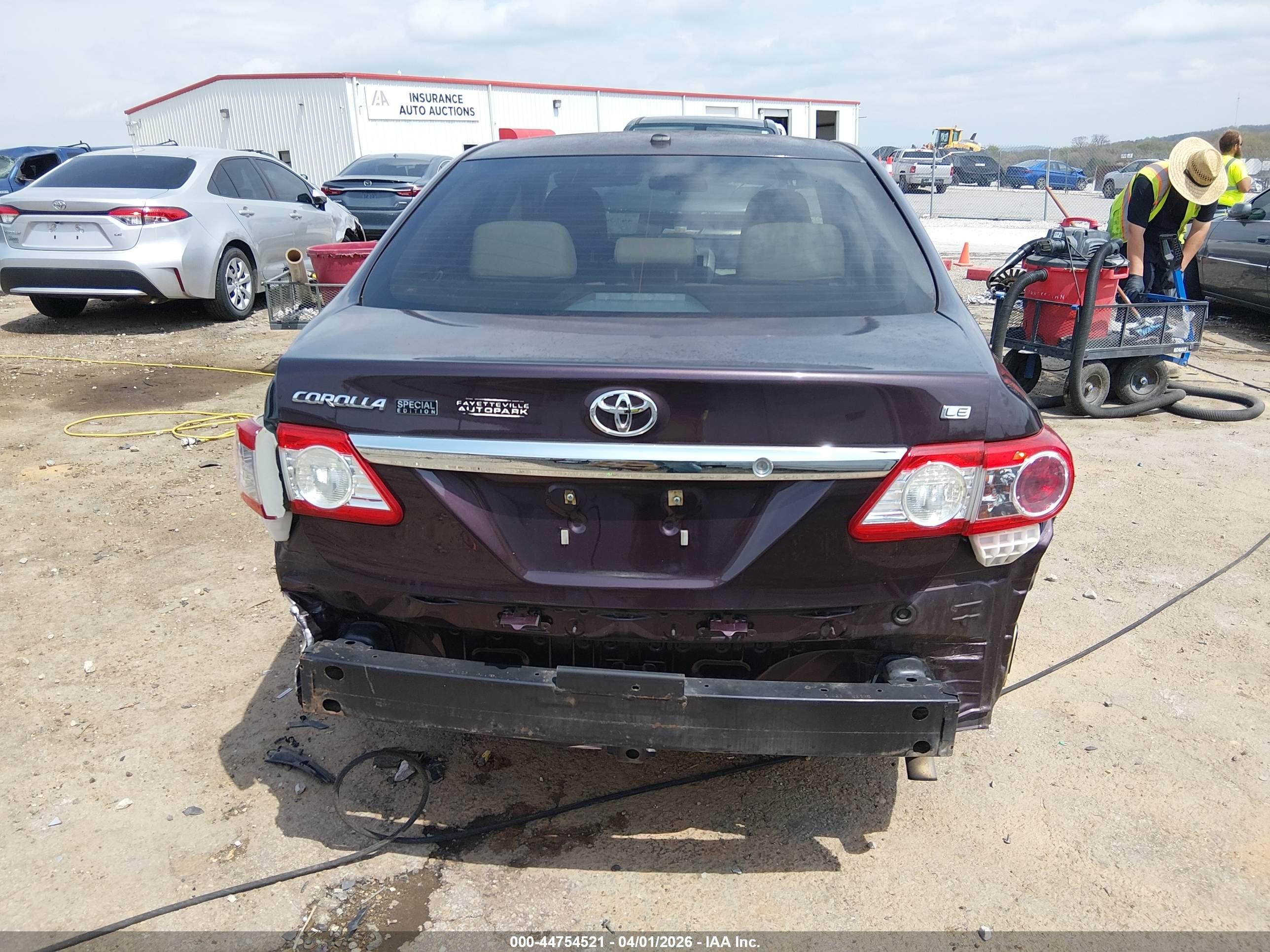 2013 Toyota Corolla Le Special Edition Maroon vin: 2T1BU4EE0DC088505