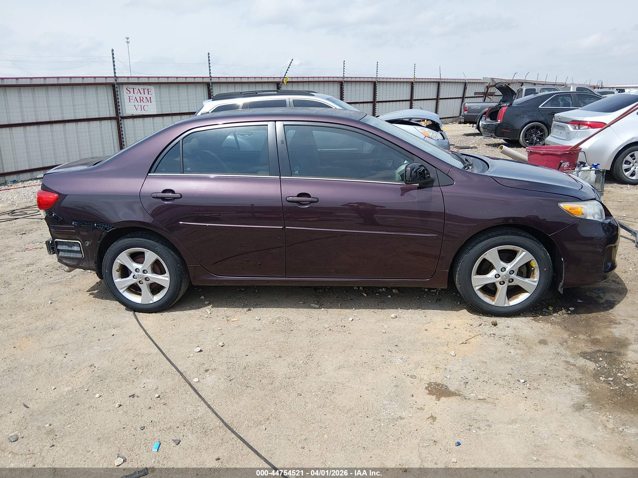 2013 Toyota Corolla Le Special Edition Maroon vin: 2T1BU4EE0DC088505
