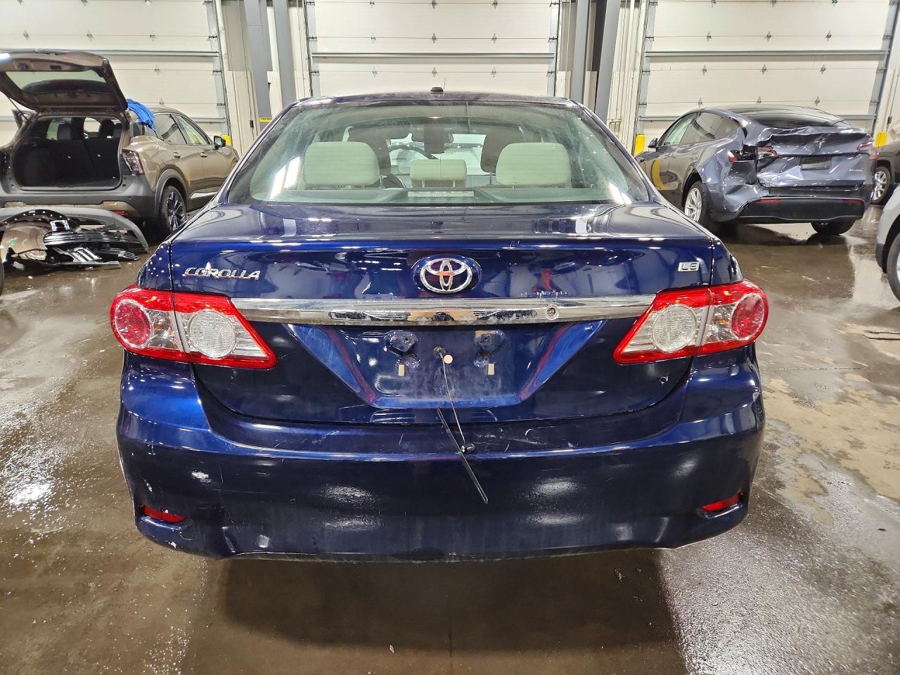 2013 Toyota Corolla Le Blue vin: 2T1BU4EE0DC118053