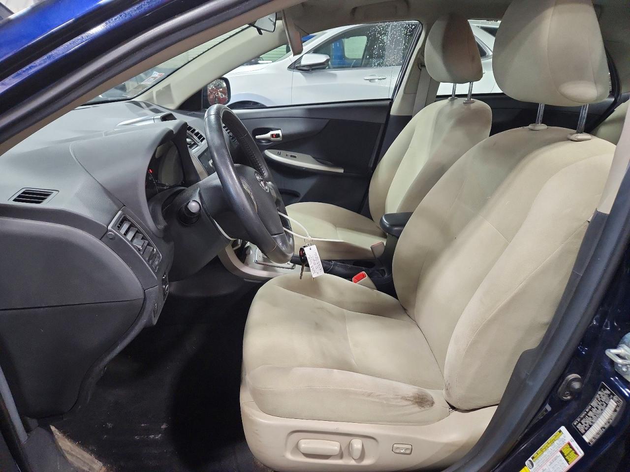 2013 Toyota Corolla Le Blue vin: 2T1BU4EE0DC118053
