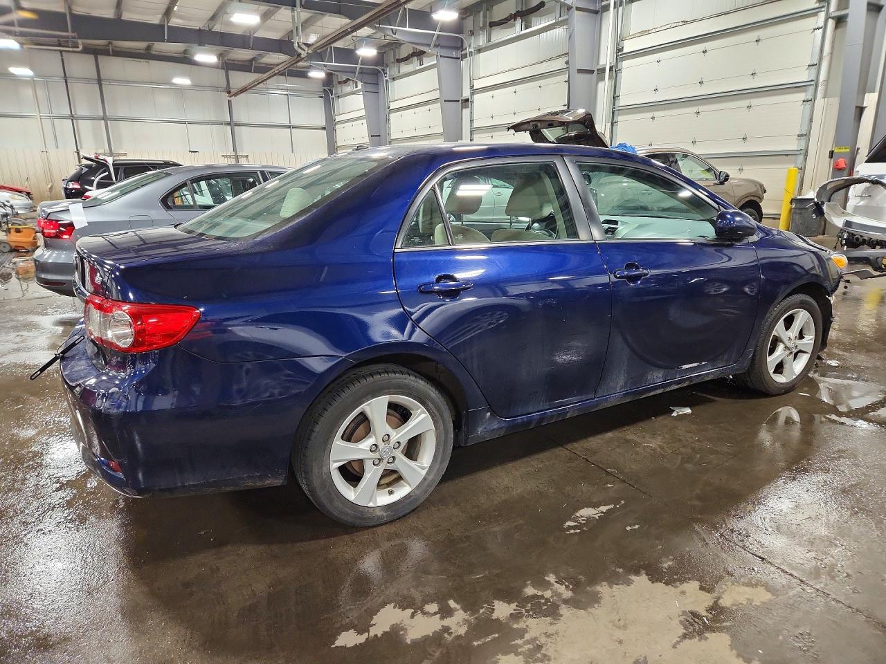 2013 Toyota Corolla Le Blue vin: 2T1BU4EE0DC118053