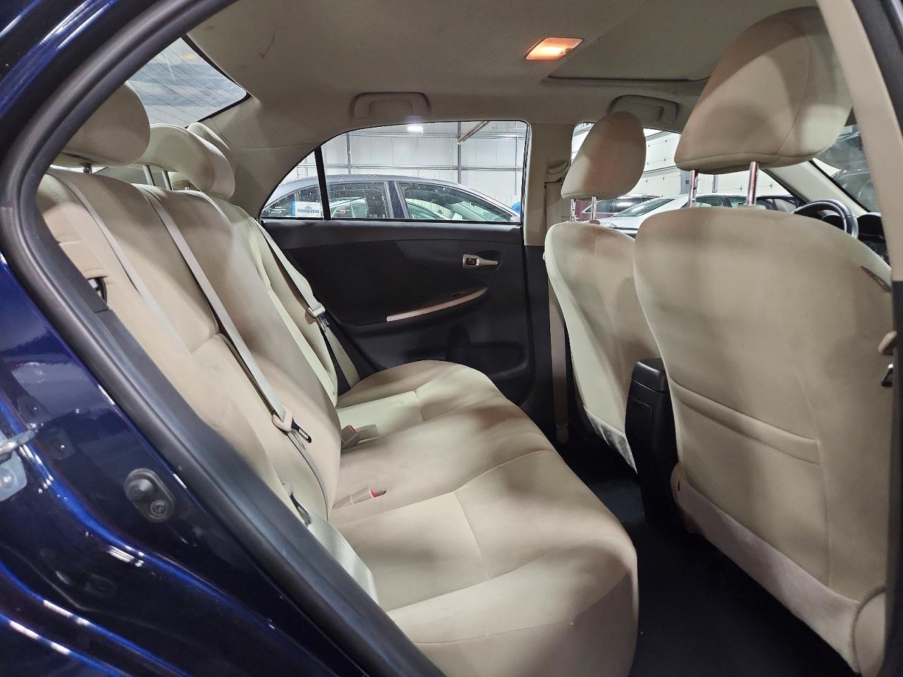 2013 Toyota Corolla Le Blue vin: 2T1BU4EE0DC118053
