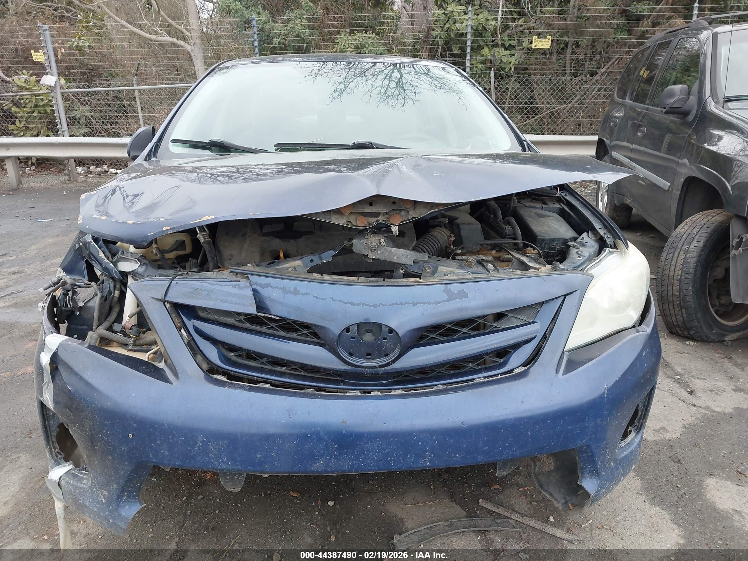 2013 Toyota Corolla L Синий vin: 2T1BU4EE0DC118165