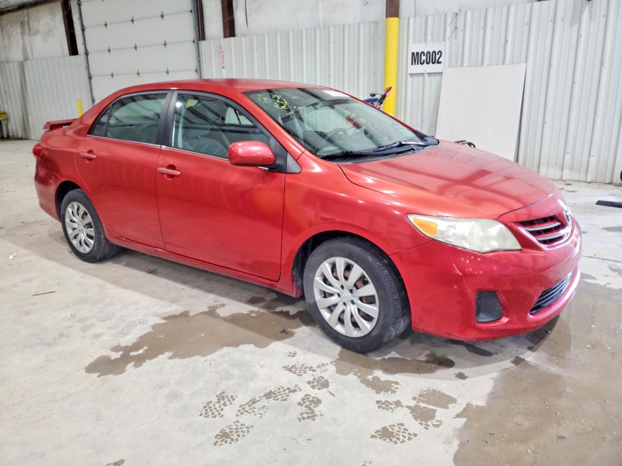2013 Toyota Corolla Le Red vin: 2T1BU4EE0DC954008