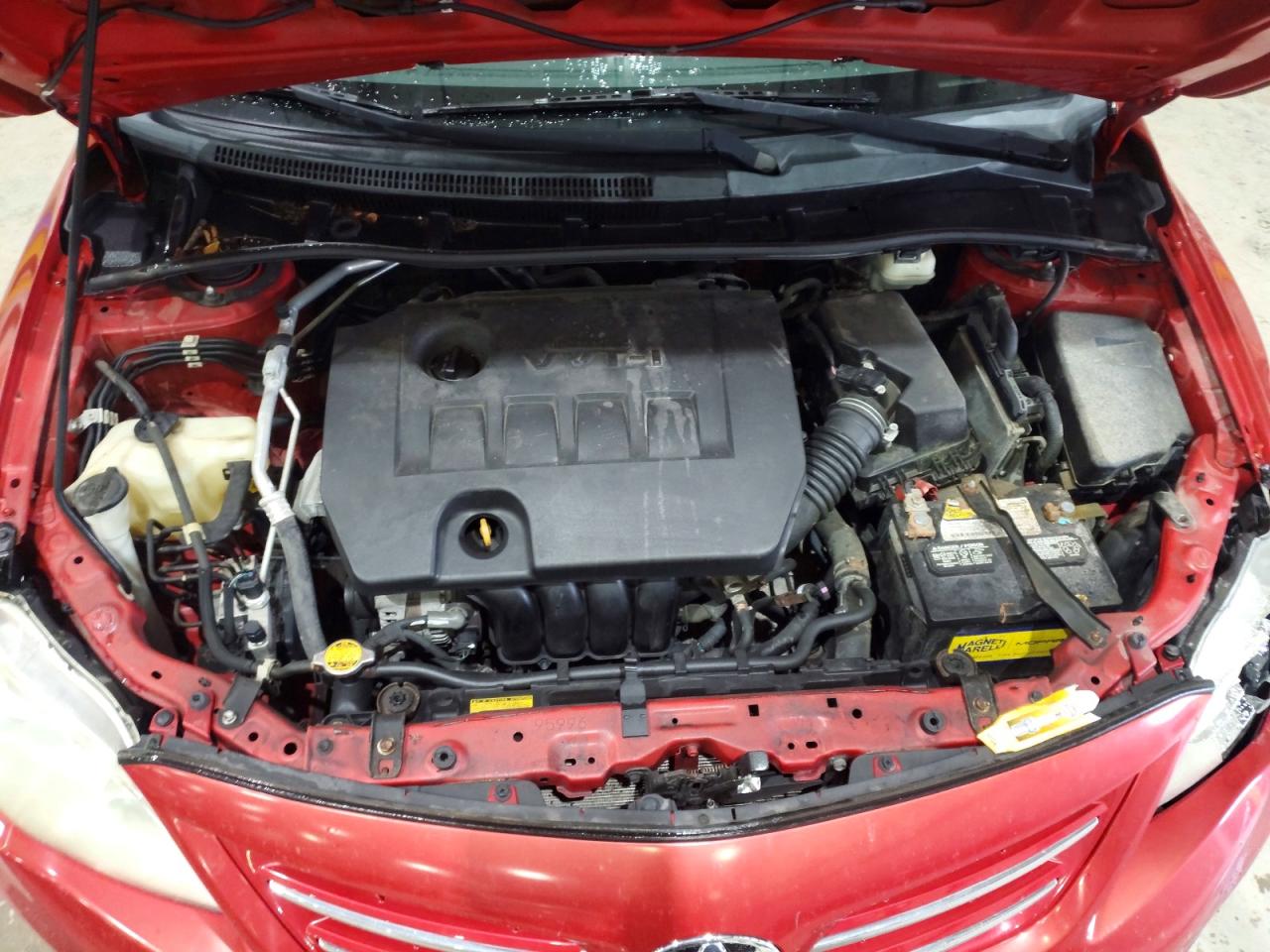 2013 Toyota Corolla Le Red vin: 2T1BU4EE0DC954008