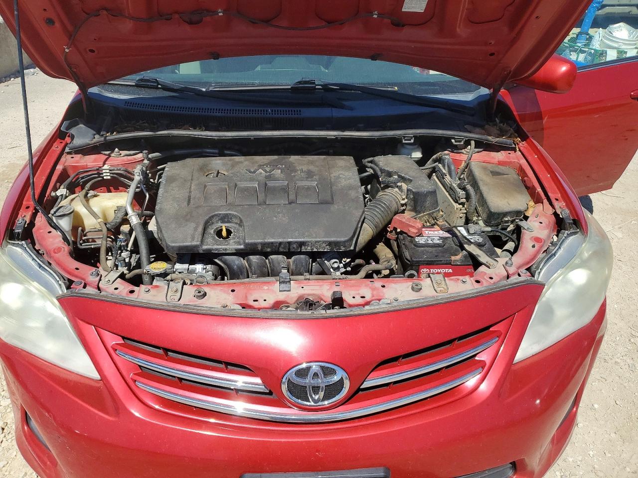2013 Toyota Corolla Le Red vin: 2T1BU4EE0DC955000
