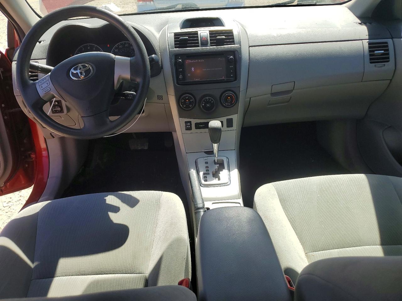 2013 Toyota Corolla Le Red vin: 2T1BU4EE0DC955000