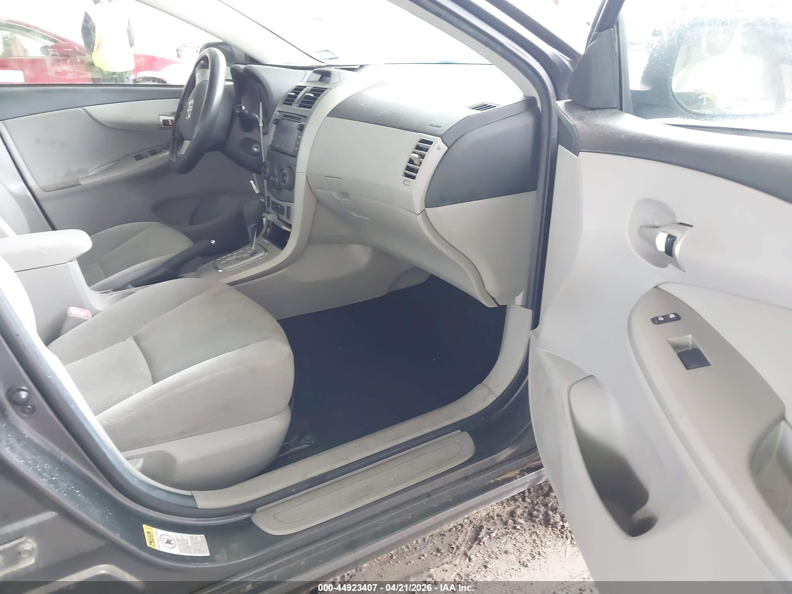 2013 Toyota Corolla Le Gray vin: 2T1BU4EE0DC964800