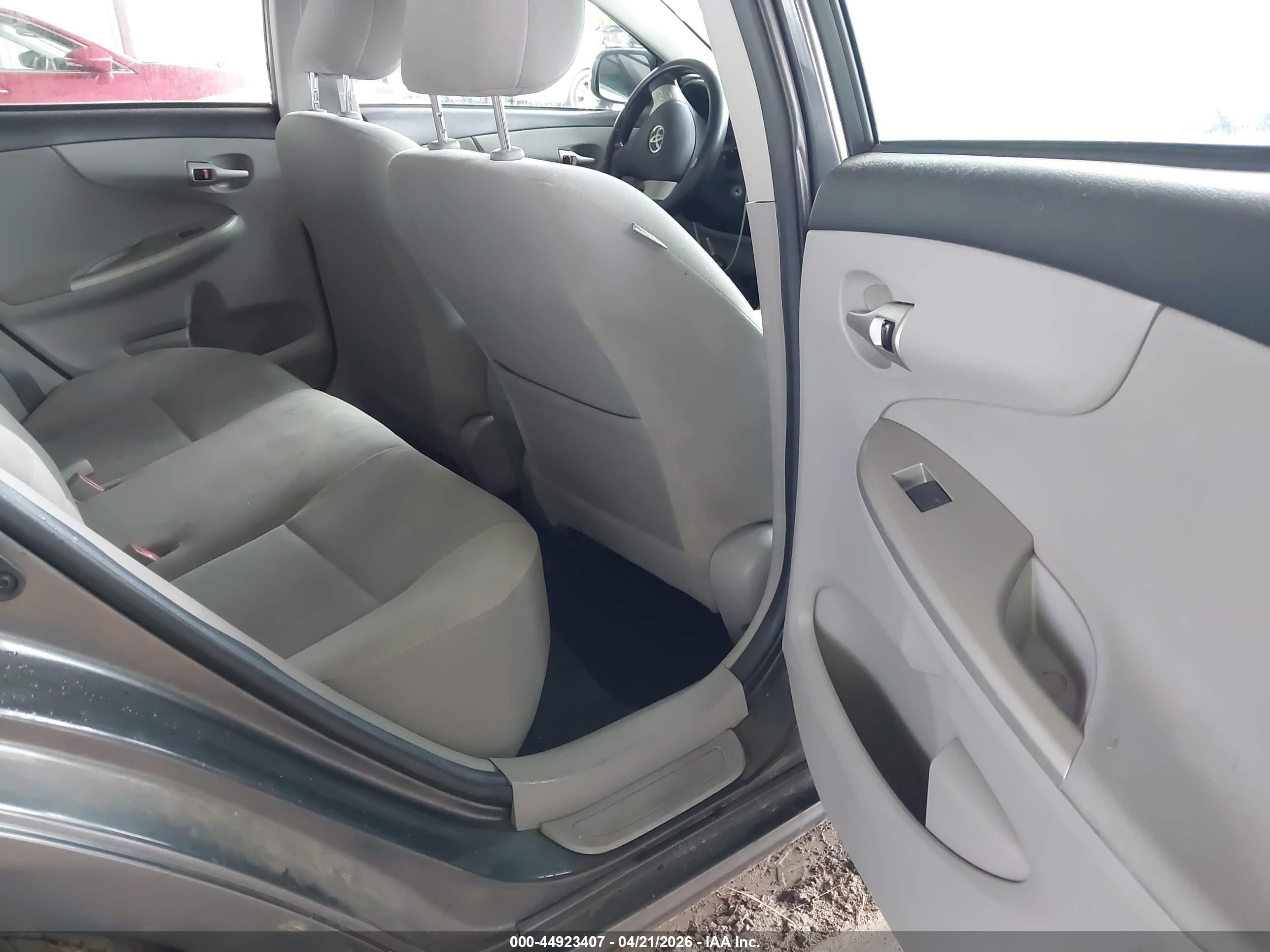 2013 Toyota Corolla Le Gray vin: 2T1BU4EE0DC964800