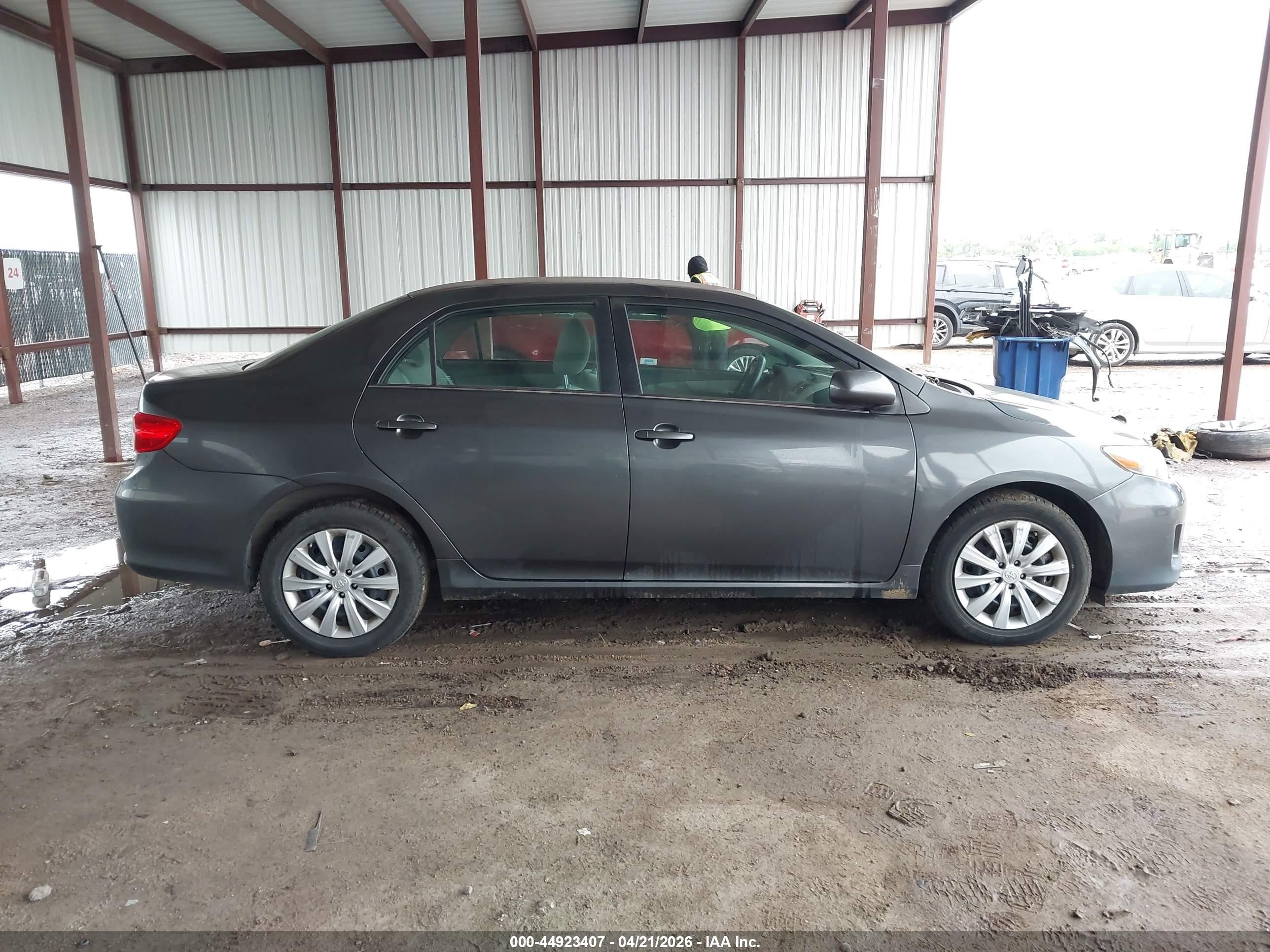 2013 Toyota Corolla Le Gray vin: 2T1BU4EE0DC964800
