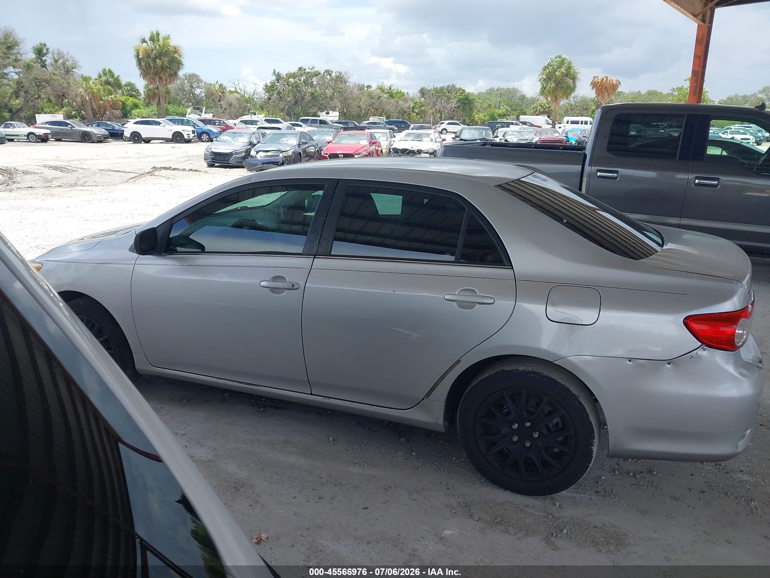 2013 Toyota Corolla Le Silver vin: 2T1BU4EE0DC974839
