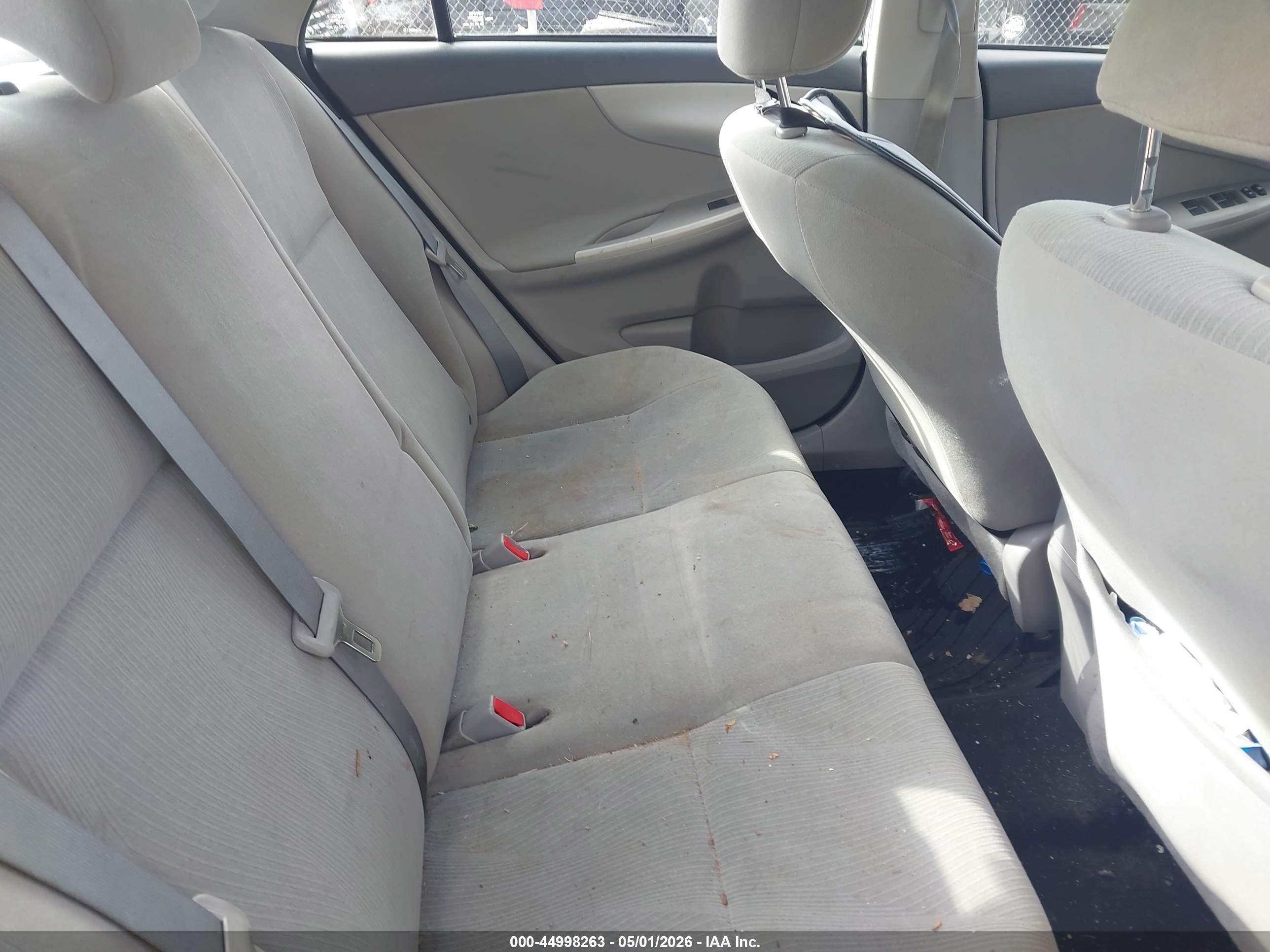 2013 Toyota Corolla Le Silver vin: 2T1BU4EE0DC975599
