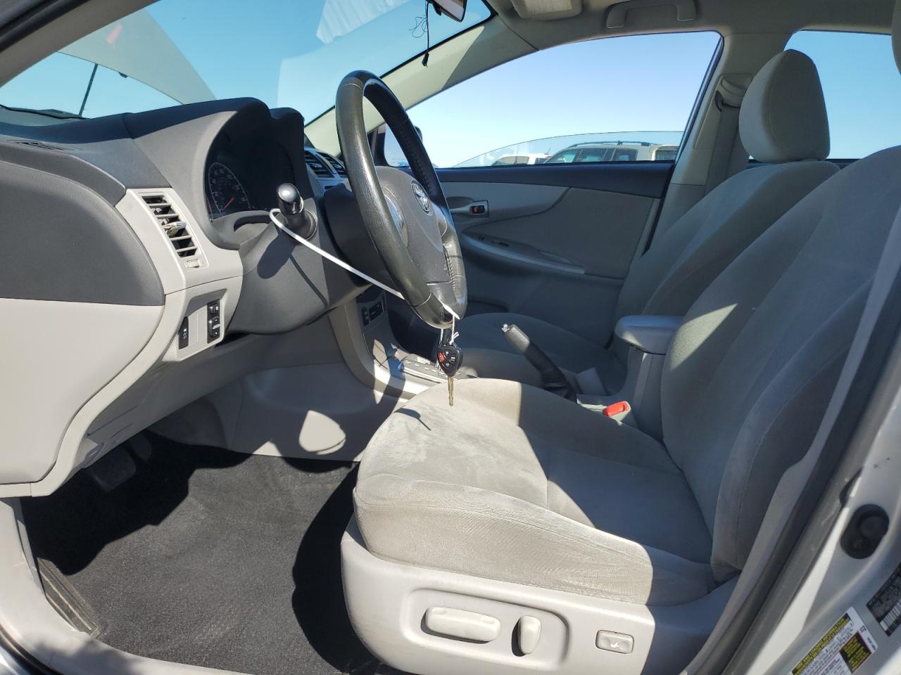 2013 Toyota Corolla Base Silver vin: 2T1BU4EE0DC980382