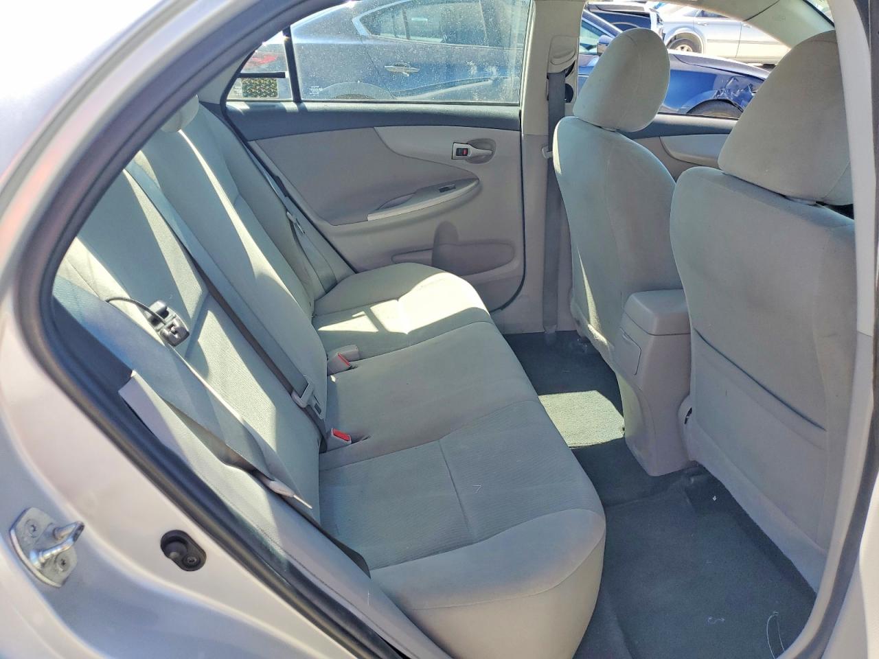 2013 Toyota Corolla Le Silver vin: 2T1BU4EE0DC980382