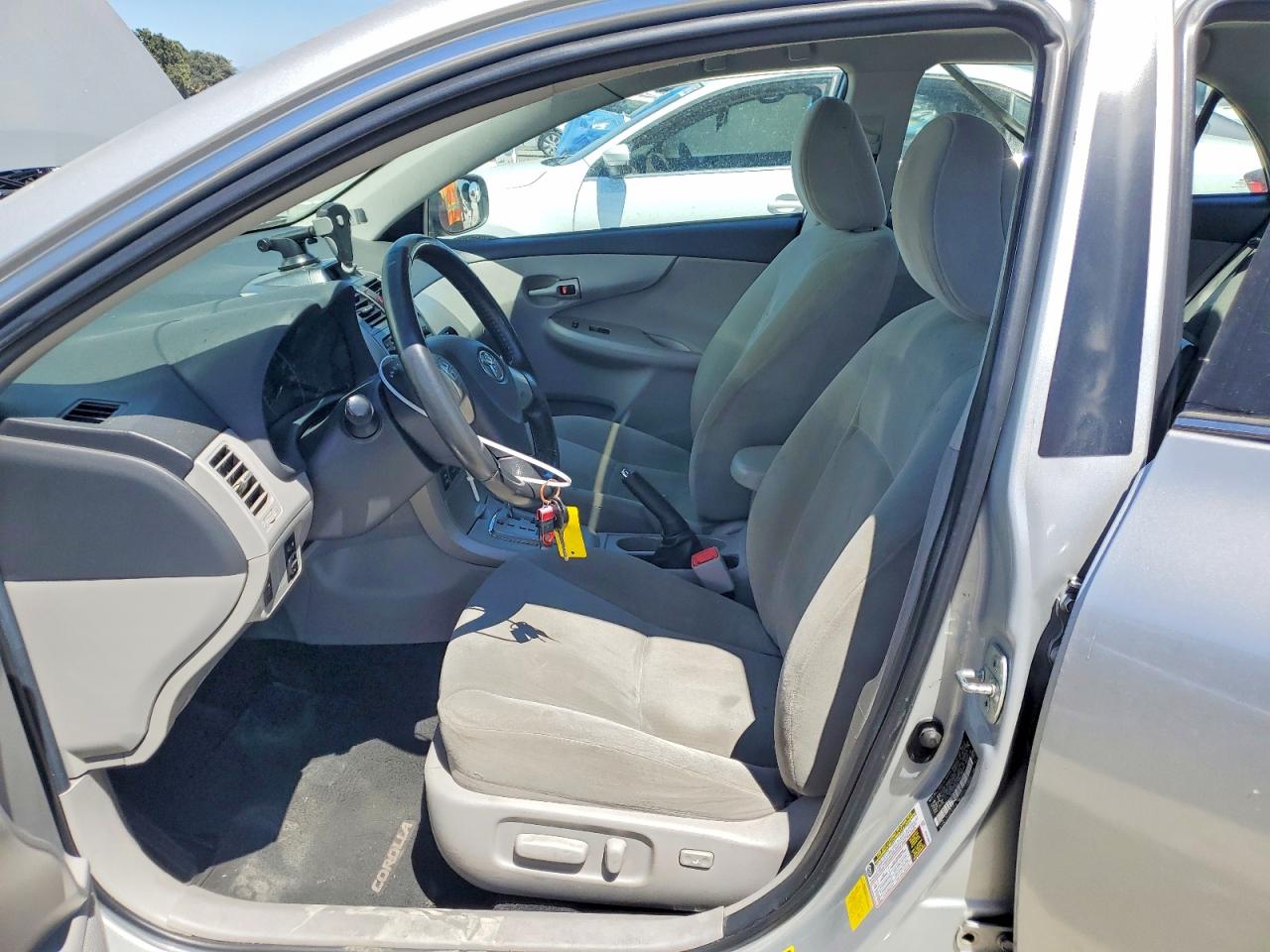 2013 Toyota Corolla Le Silver vin: 2T1BU4EE0DC980382
