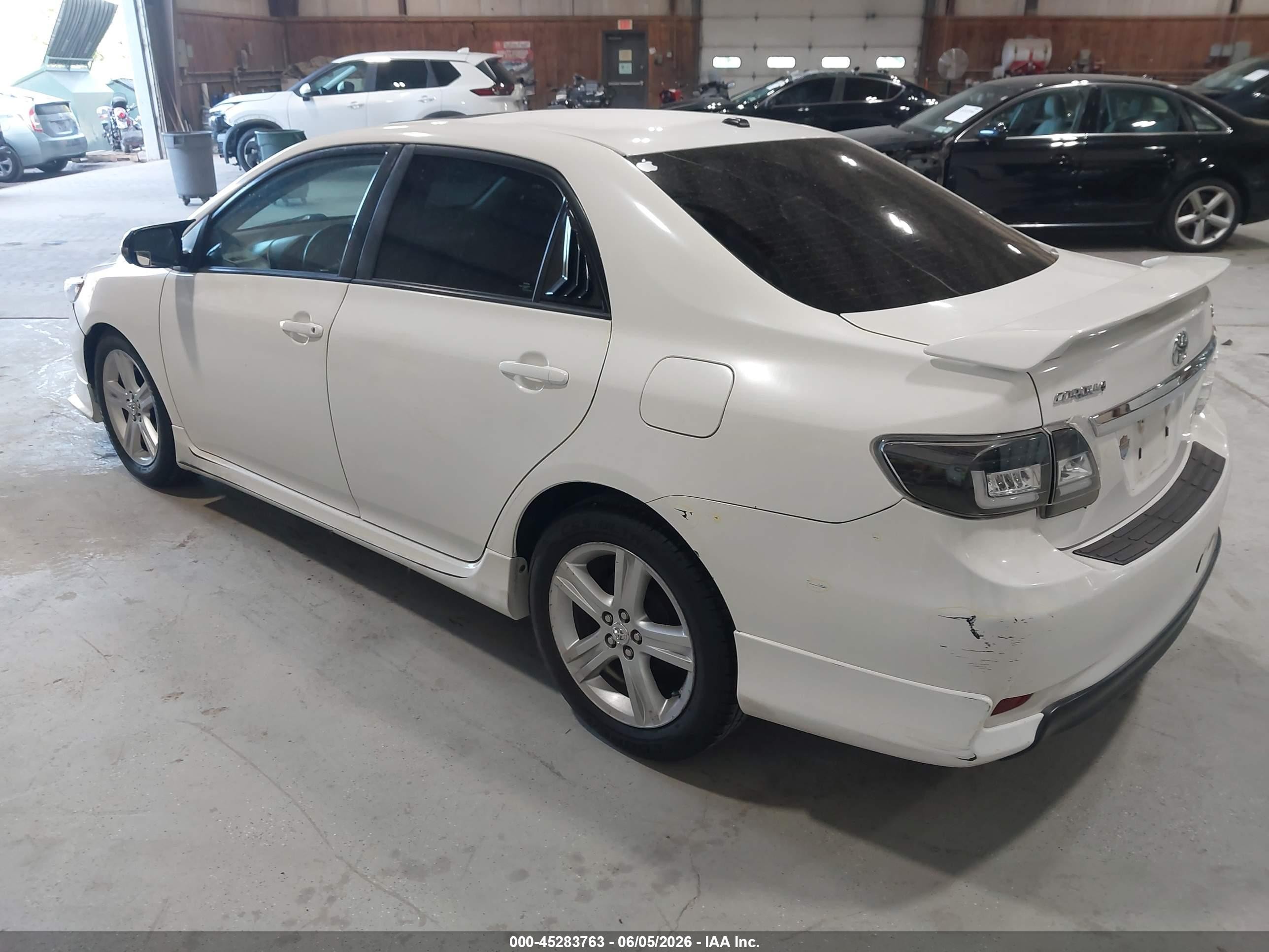 2013 Toyota Corolla S Белый vin: 2T1BU4EE0DC987977