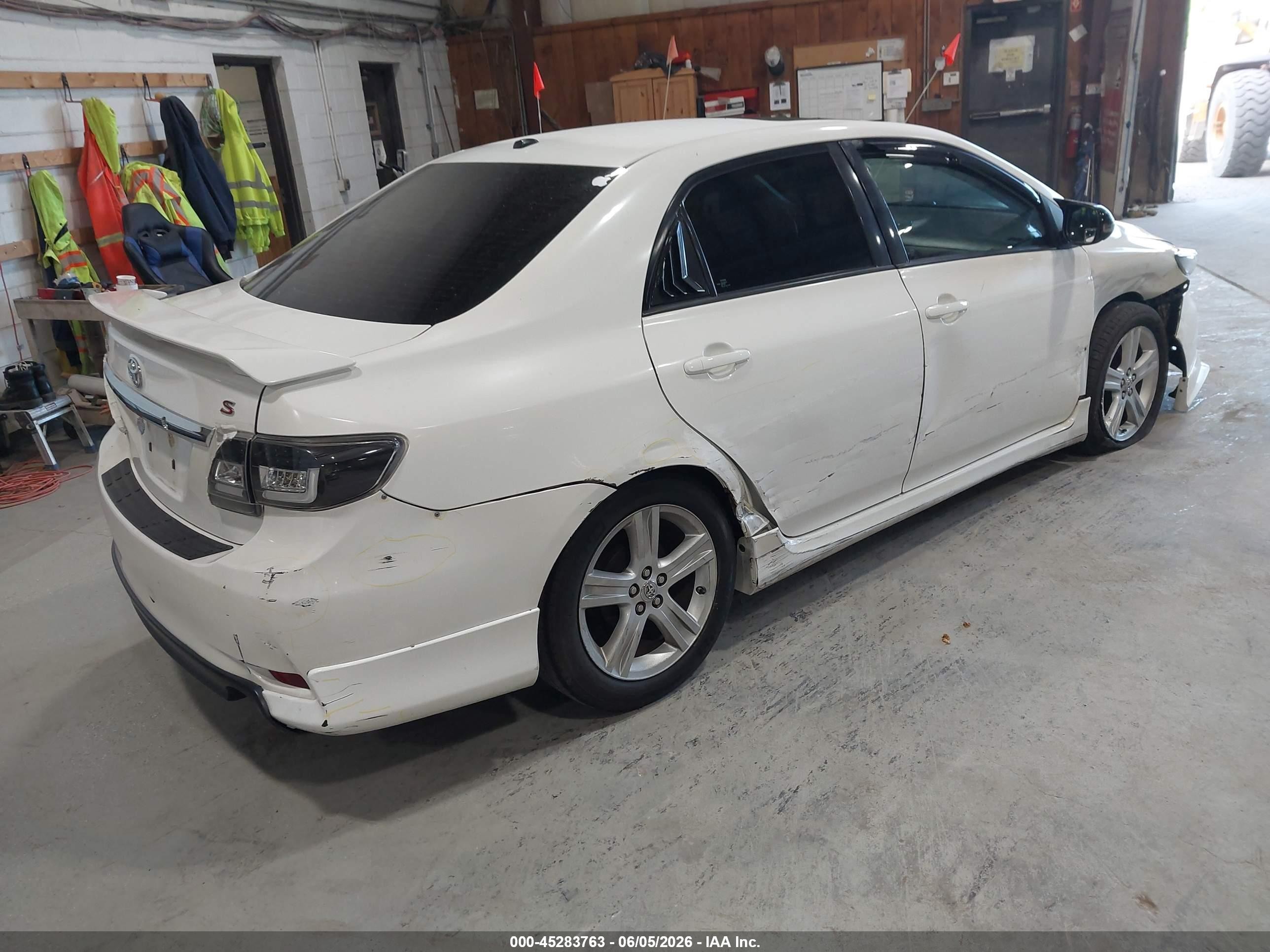 2013 Toyota Corolla S Белый vin: 2T1BU4EE0DC987977