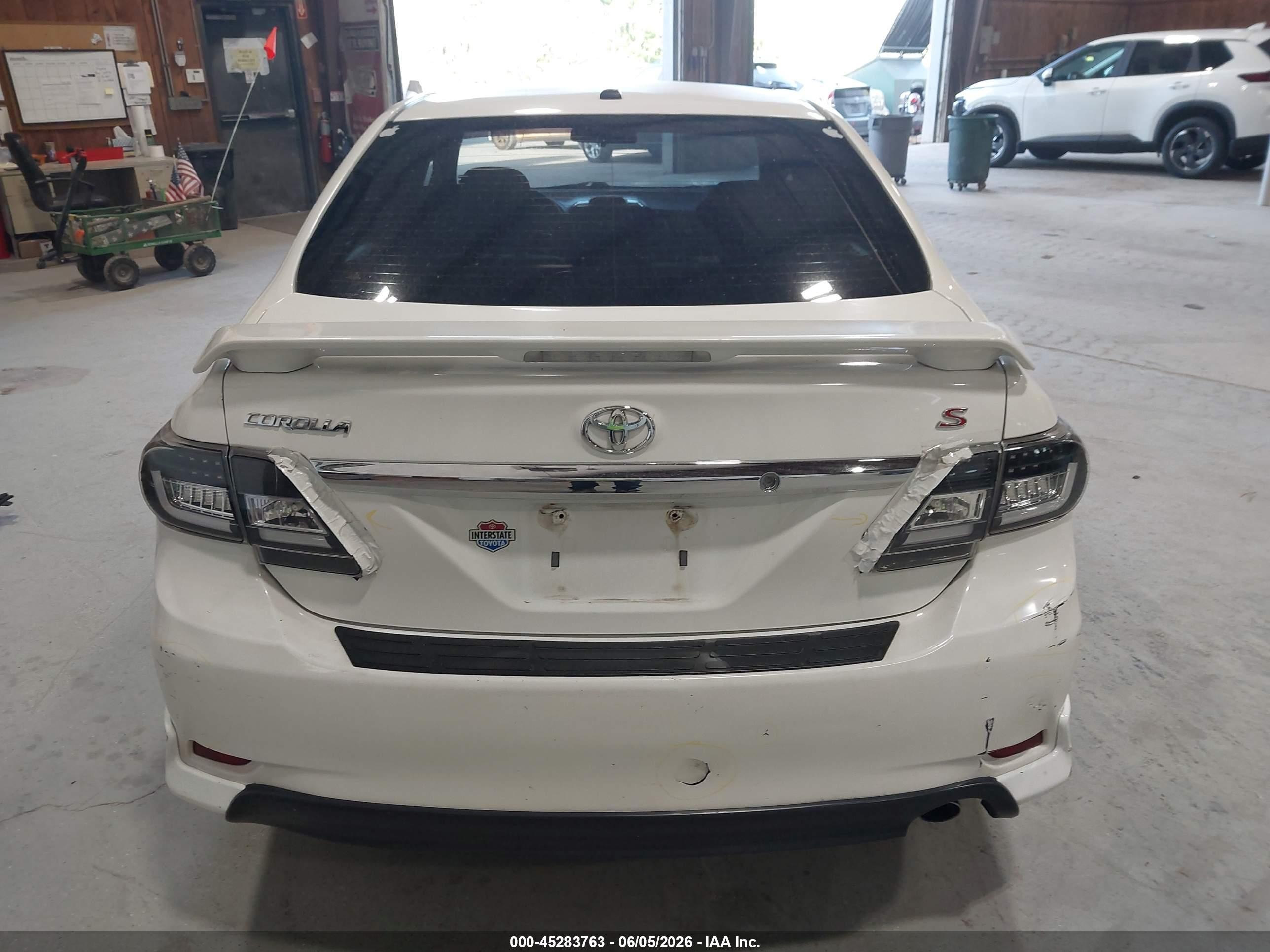 2013 Toyota Corolla S Белый vin: 2T1BU4EE0DC987977