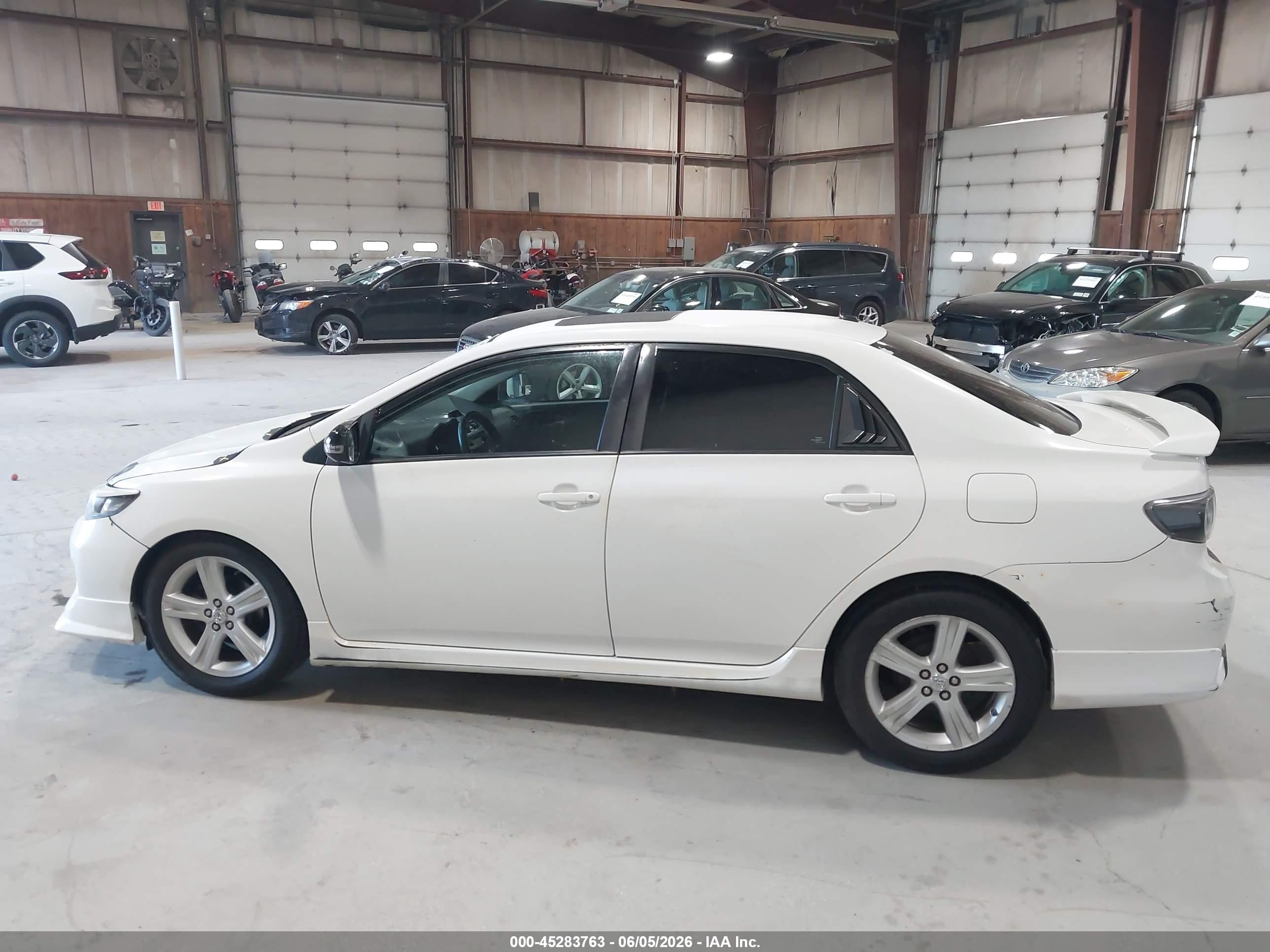 2013 Toyota Corolla S Белый vin: 2T1BU4EE0DC987977