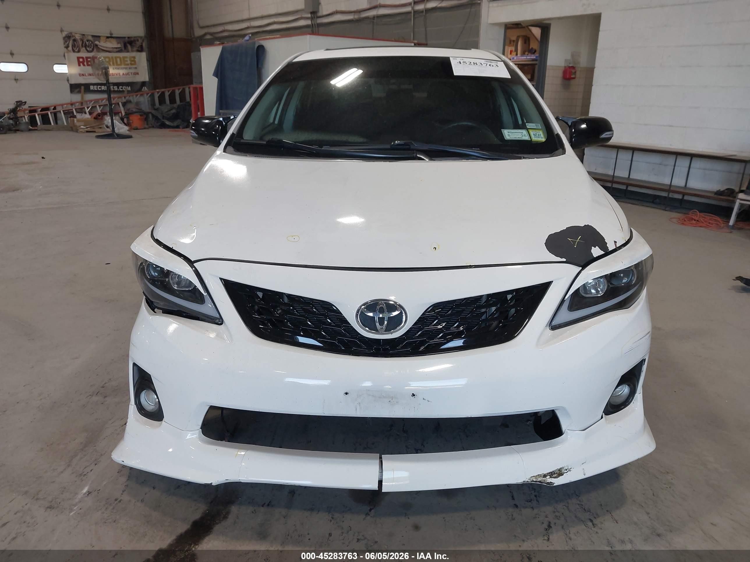 2013 Toyota Corolla S Белый vin: 2T1BU4EE0DC987977