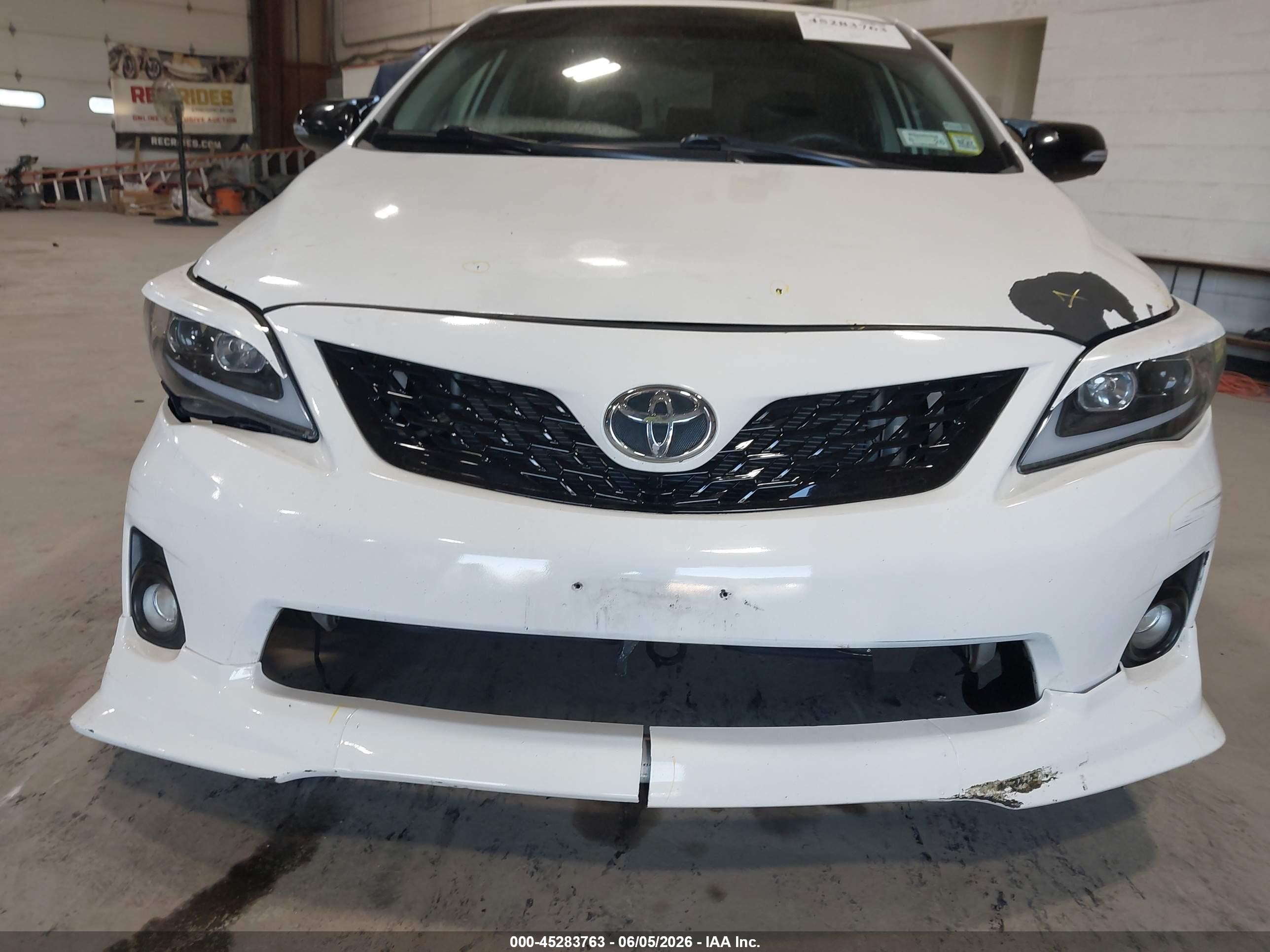 2013 Toyota Corolla S Белый vin: 2T1BU4EE0DC987977