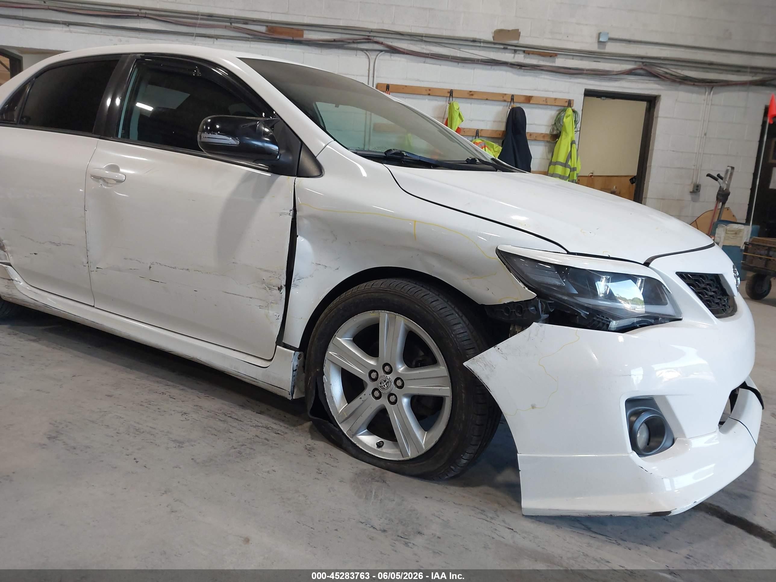 2013 Toyota Corolla S Белый vin: 2T1BU4EE0DC987977