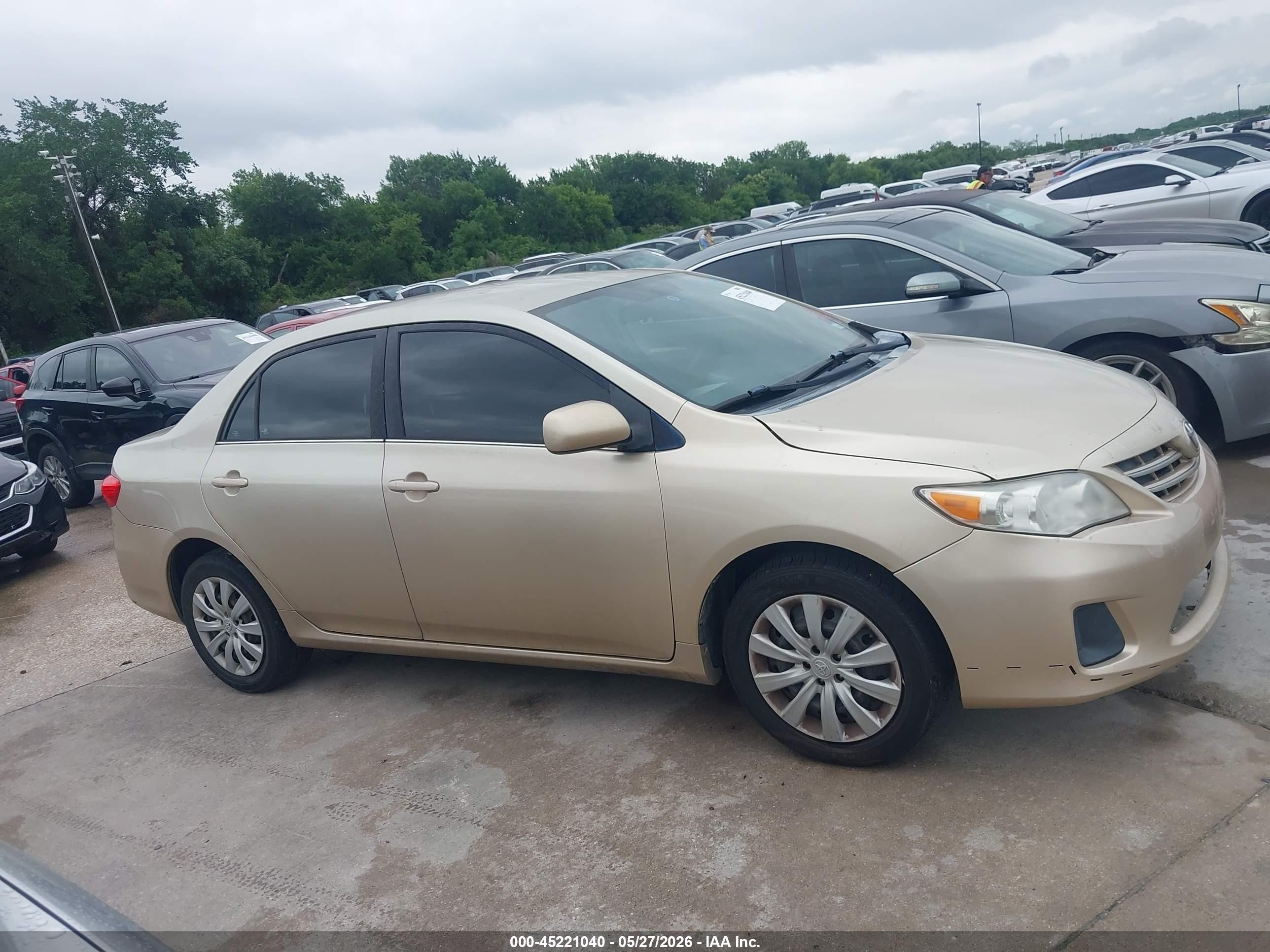 2013 Toyota Corolla Le Золотой vin: 2T1BU4EE0DC994041