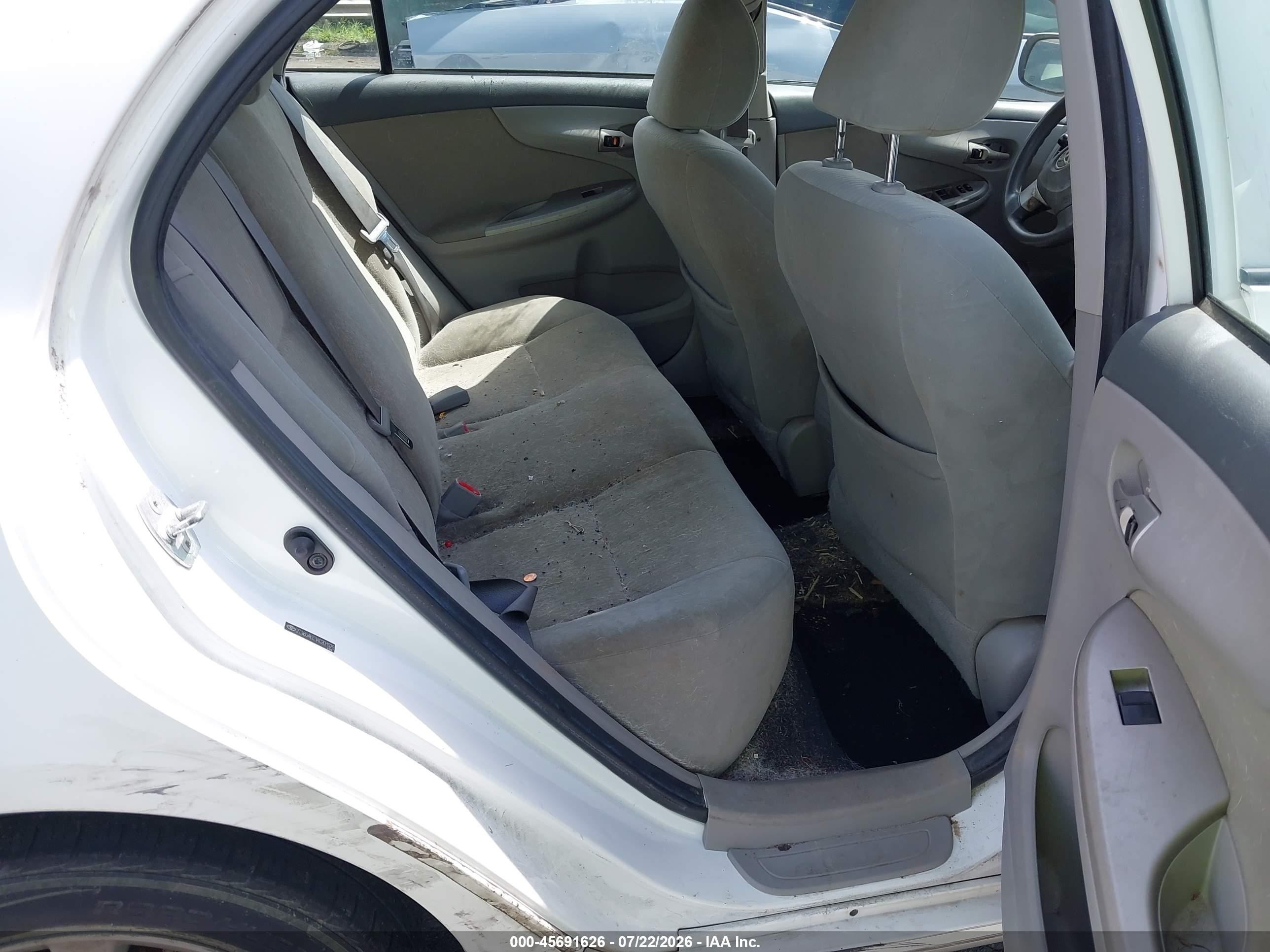 2010 Toyota Corolla Le White vin: 2T1BU4EE1AC201079