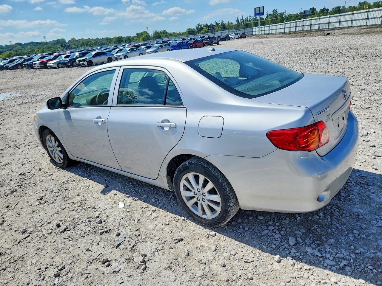 2010 Toyota Corolla Le Silver vin: 2T1BU4EE1AC203639