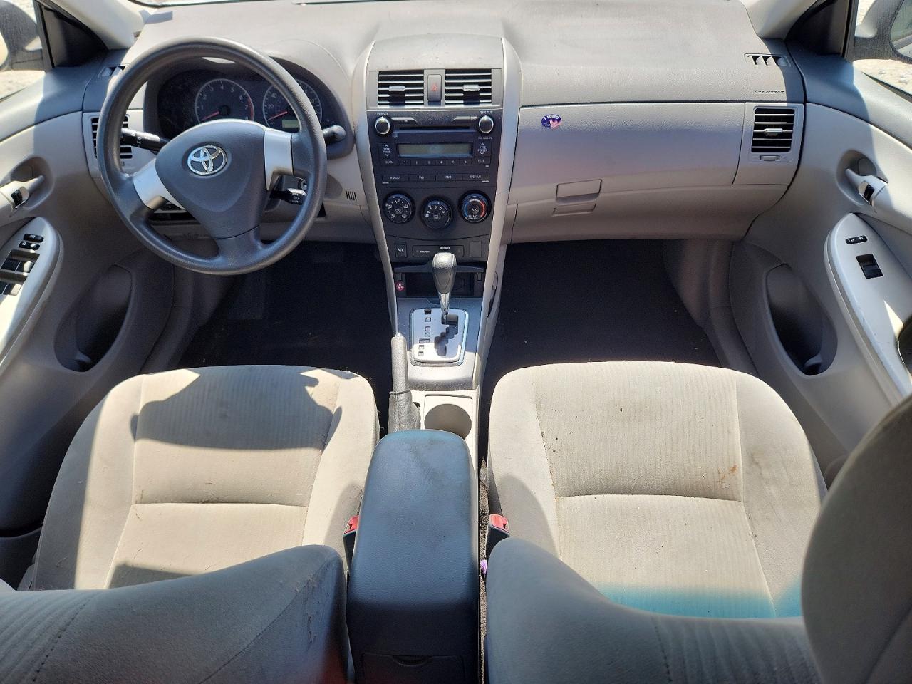 2010 Toyota Corolla Le Silver vin: 2T1BU4EE1AC203639