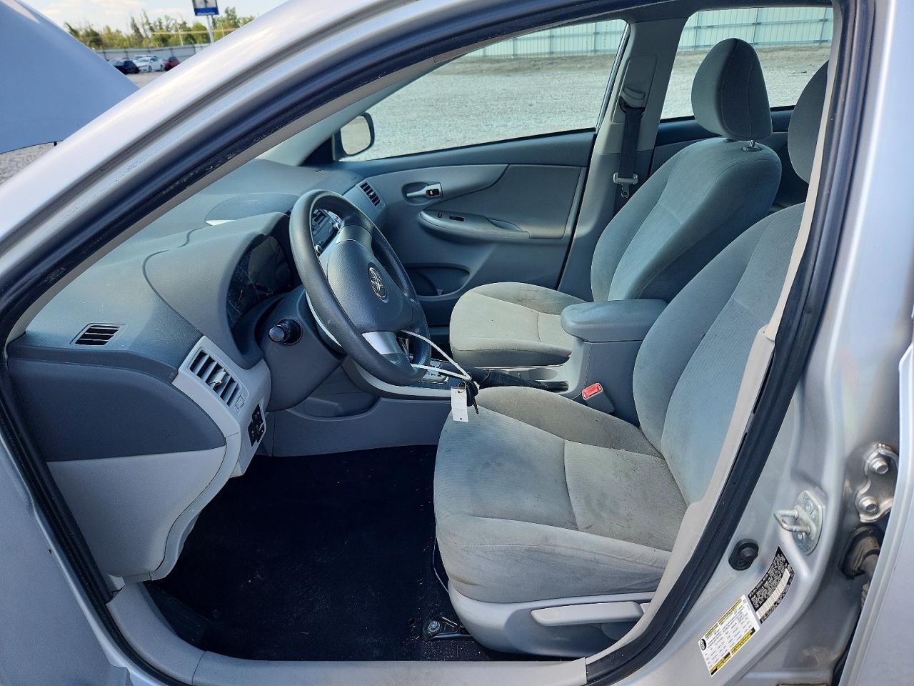 2010 Toyota Corolla Le Silver vin: 2T1BU4EE1AC203639