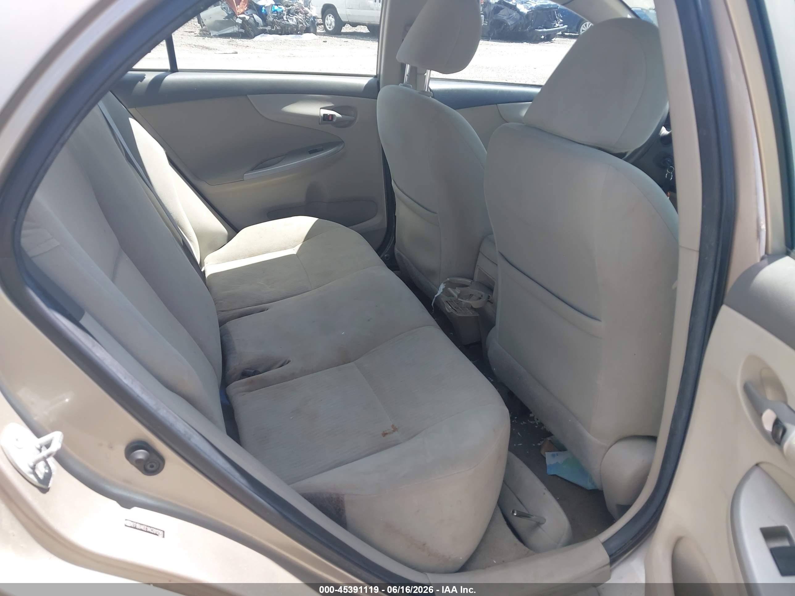 2010 Toyota Corolla Le Gold vin: 2T1BU4EE1AC281290
