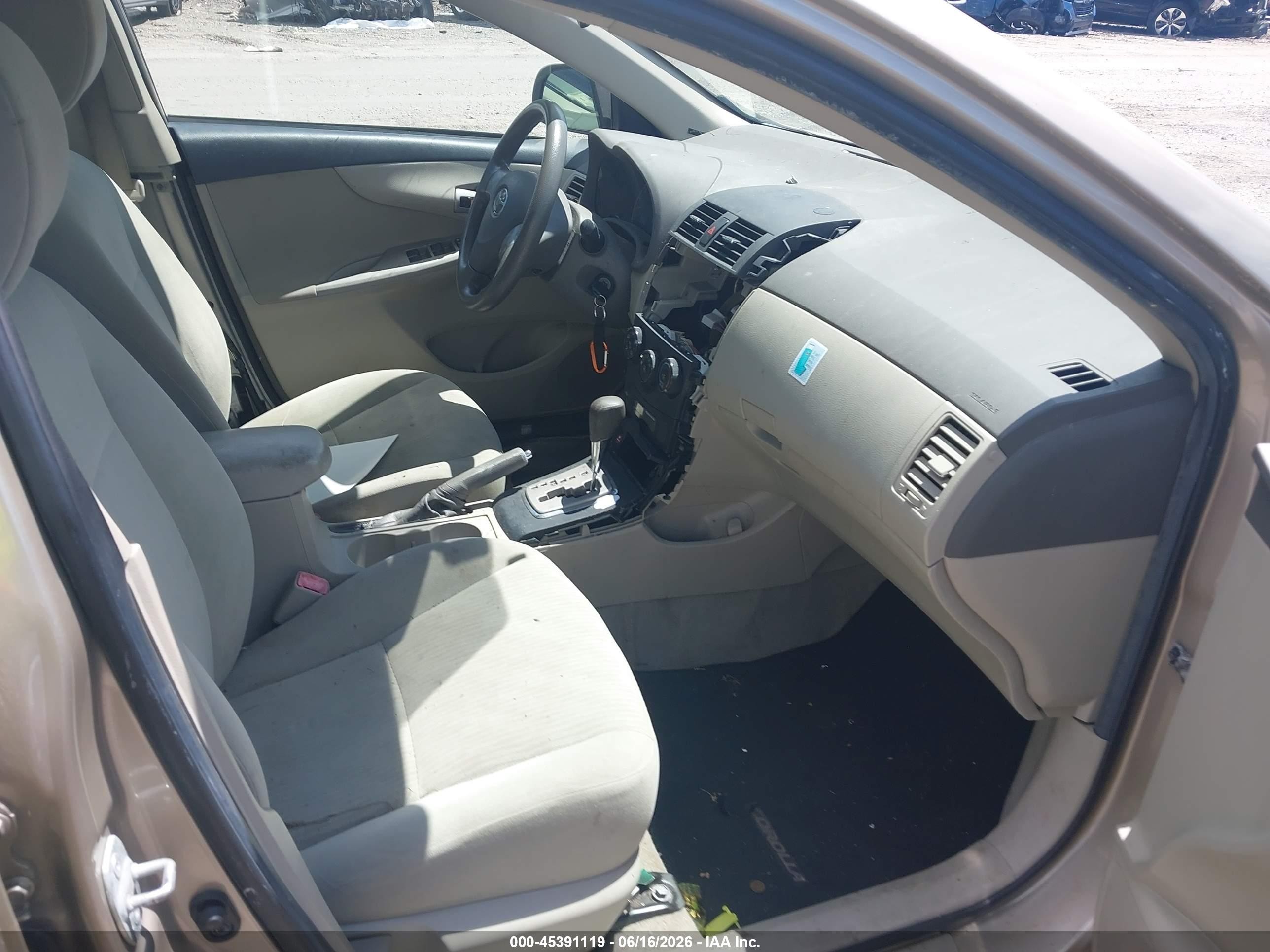 2010 Toyota Corolla Le Gold vin: 2T1BU4EE1AC281290