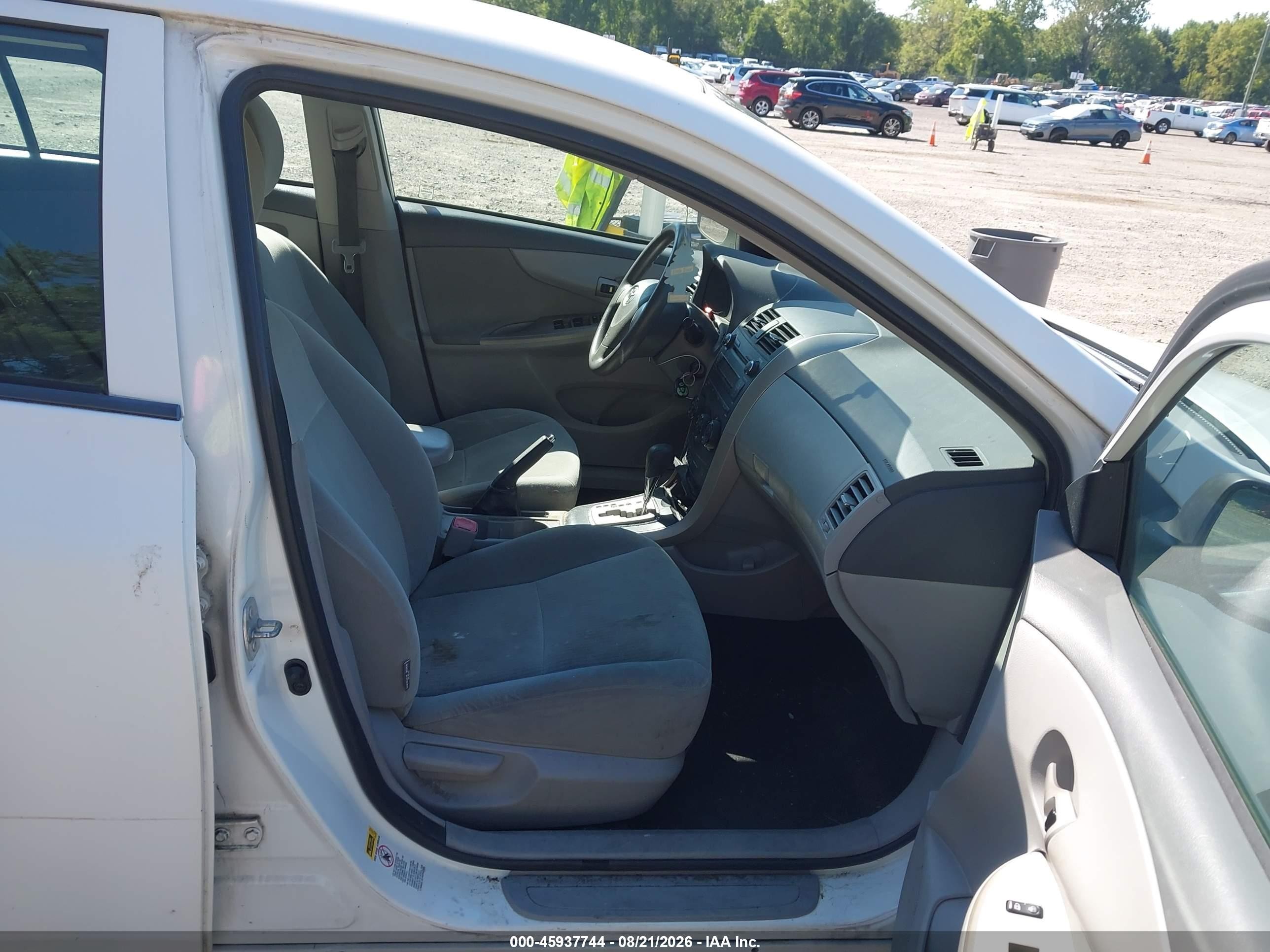 2010 Toyota Corolla Le White vin: 2T1BU4EE1AC296310