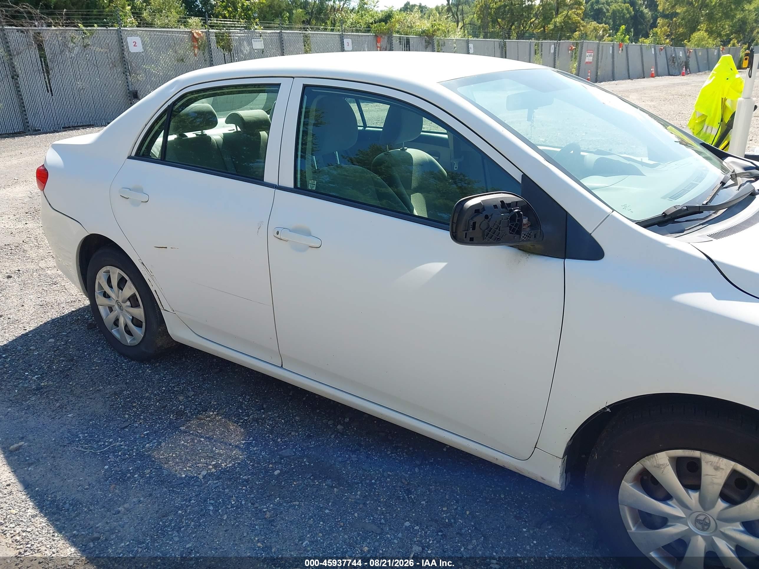 2010 Toyota Corolla Le White vin: 2T1BU4EE1AC296310