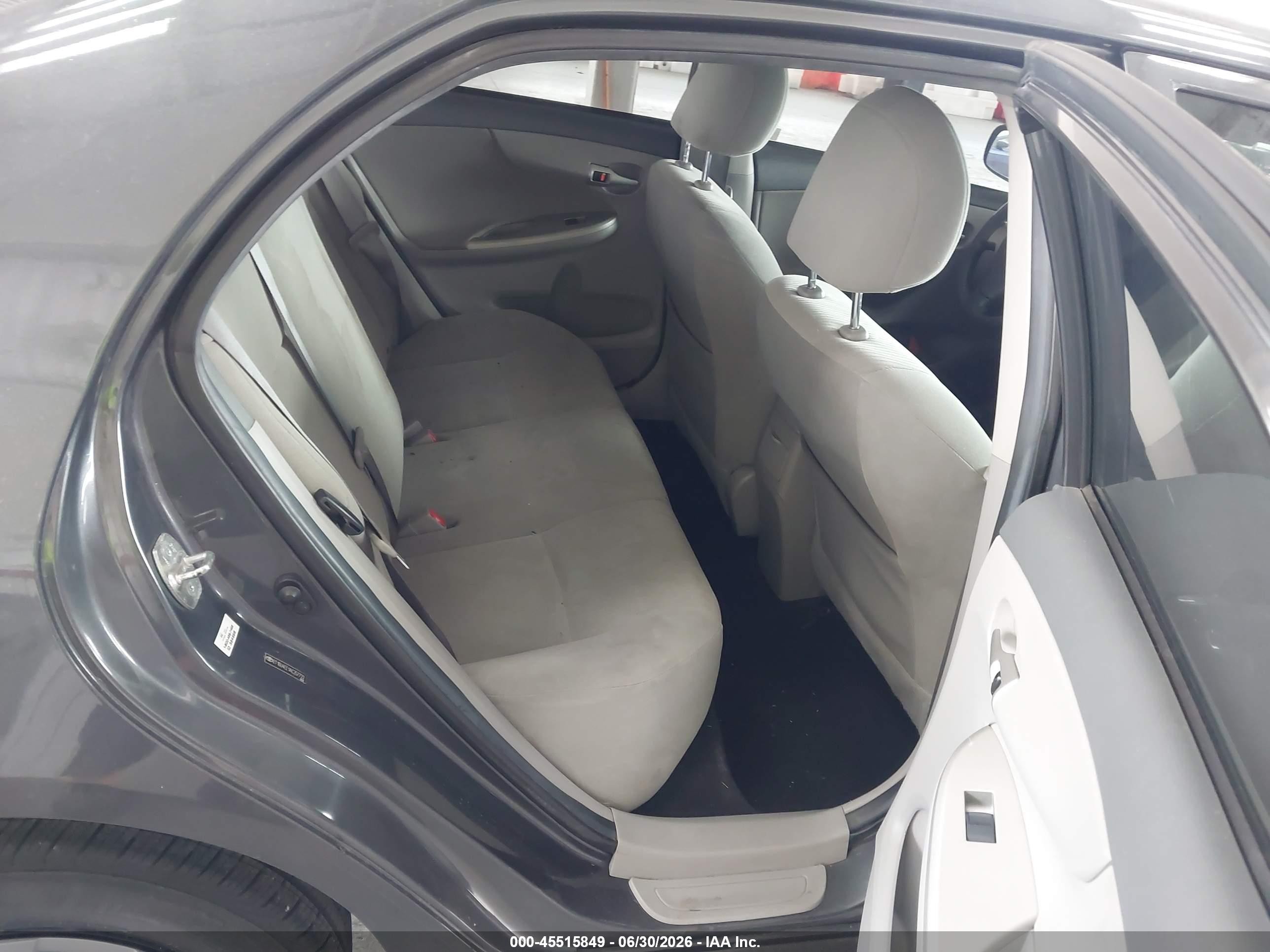 2010 Toyota Corolla Le Gray vin: 2T1BU4EE1AC357722