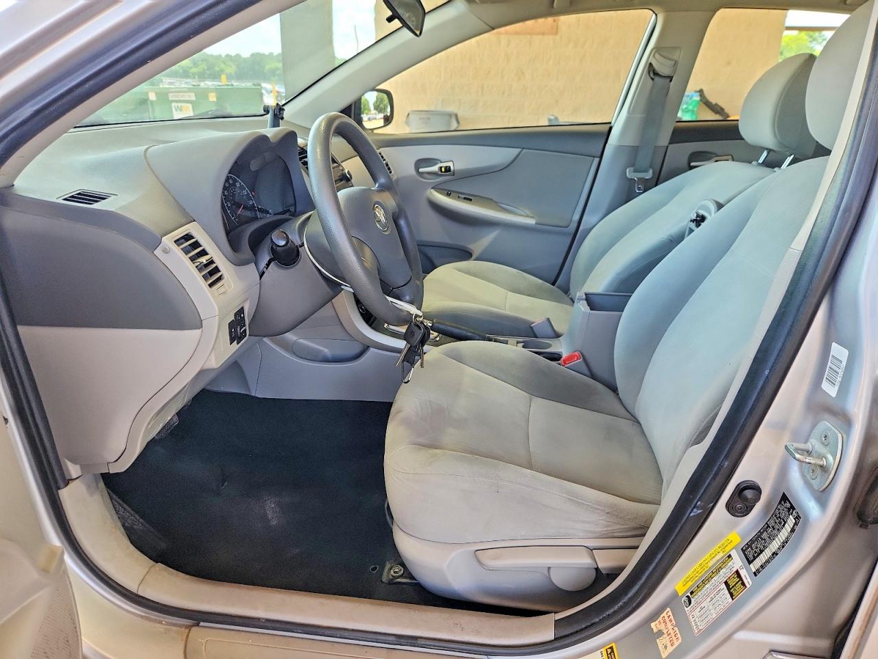 2010 Toyota Corolla Le Silver vin: 2T1BU4EE1AC362371