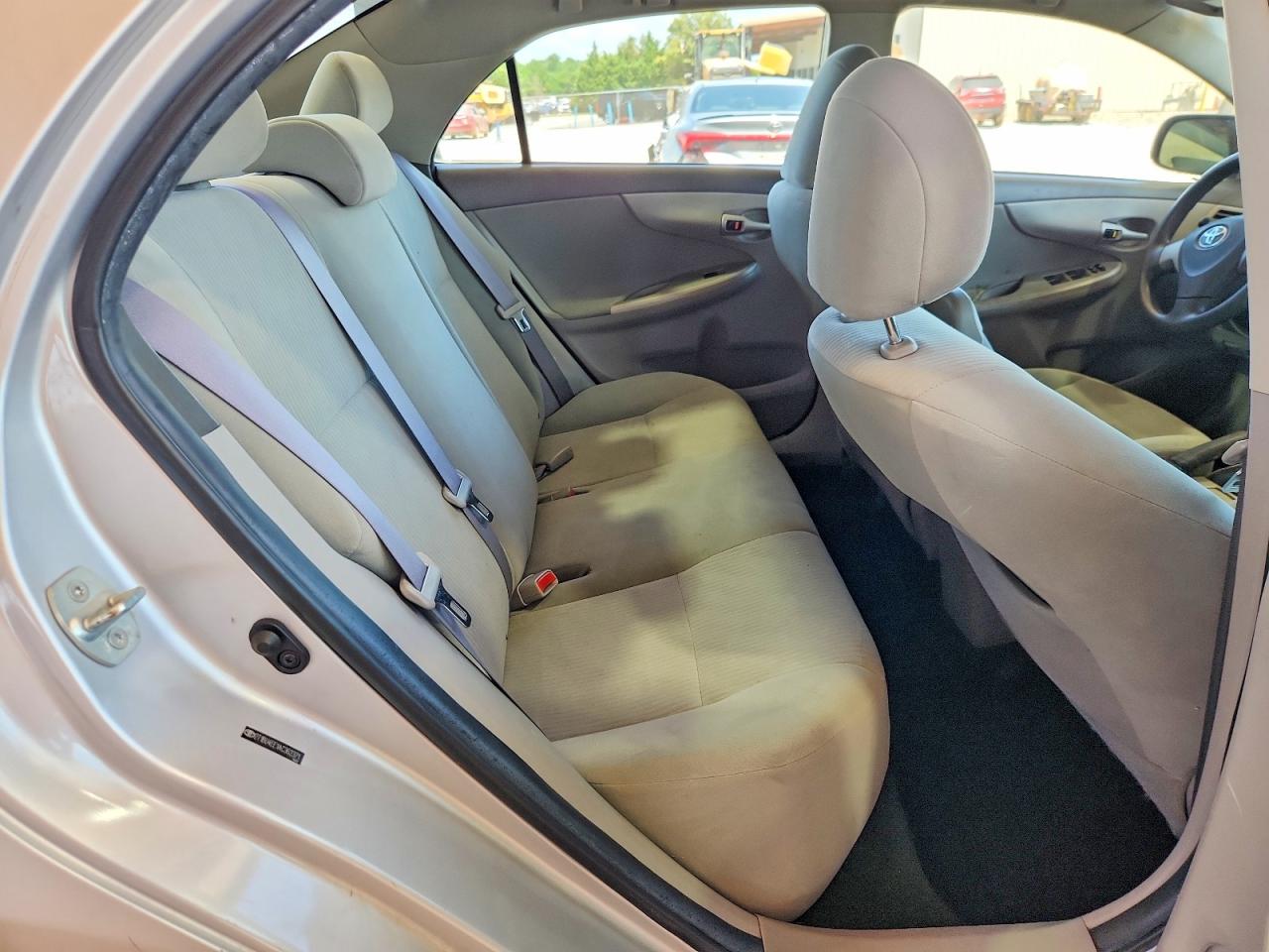 2010 Toyota Corolla Le Silver vin: 2T1BU4EE1AC362371