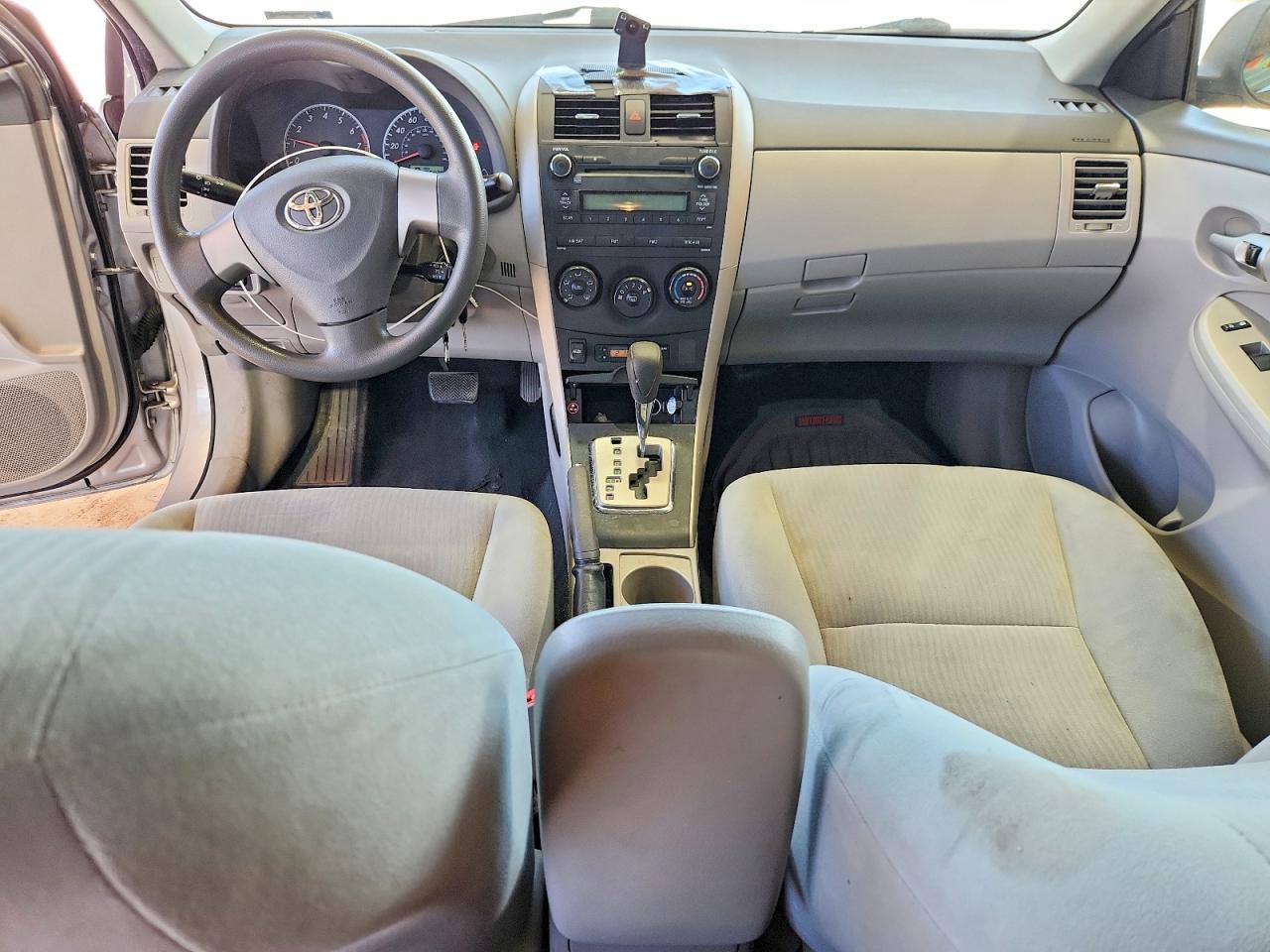 2010 Toyota Corolla Le Silver vin: 2T1BU4EE1AC362371