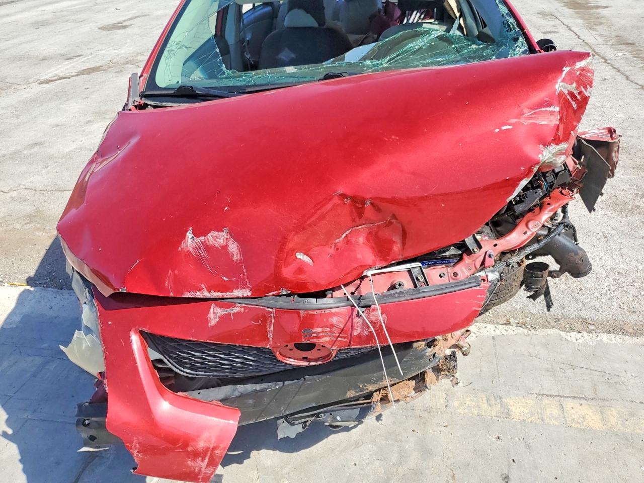 2010 Toyota Corolla Le Red vin: 2T1BU4EE1AC365674