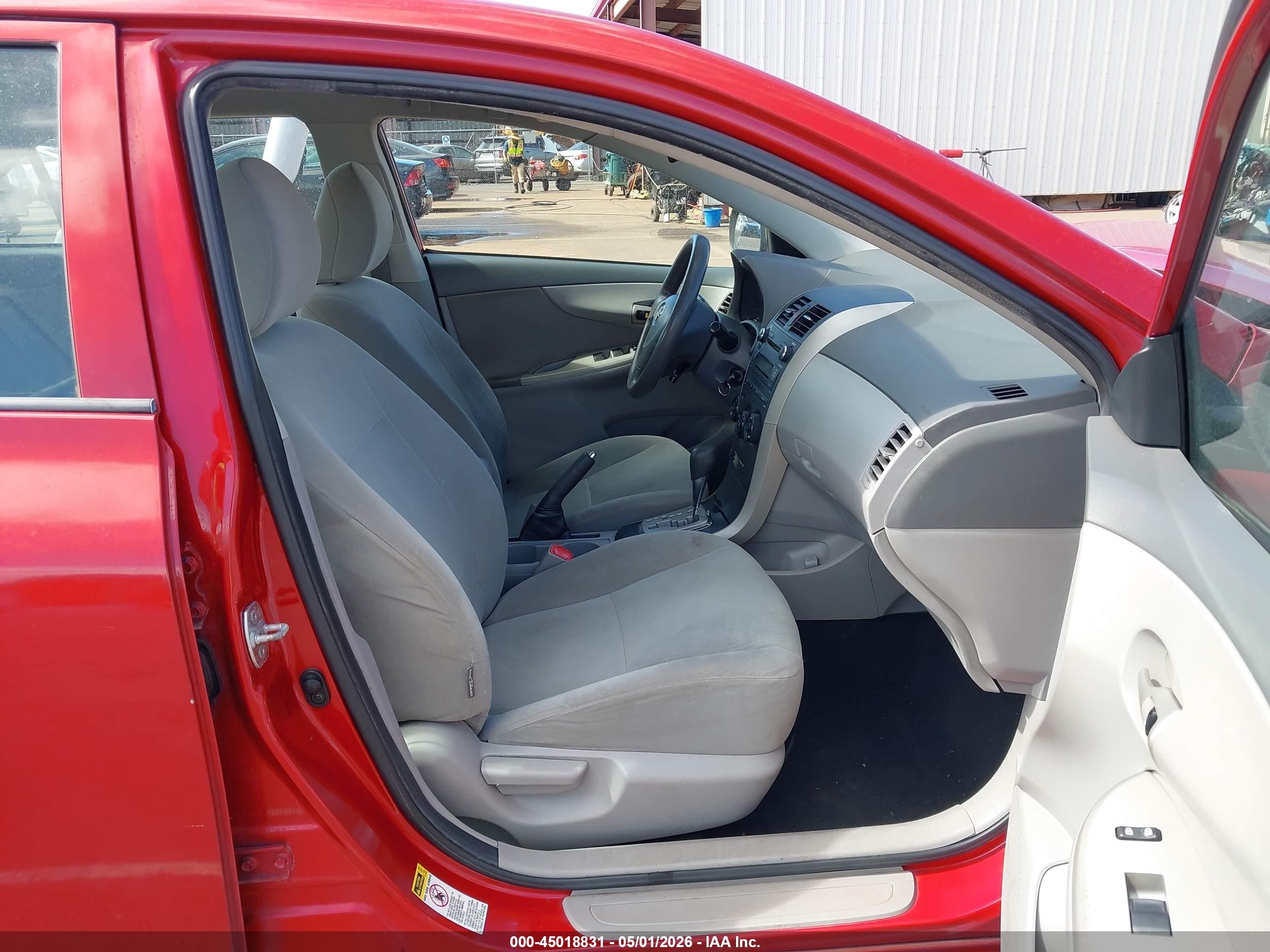 2010 Toyota Corolla Le Red vin: 2T1BU4EE1AC394821
