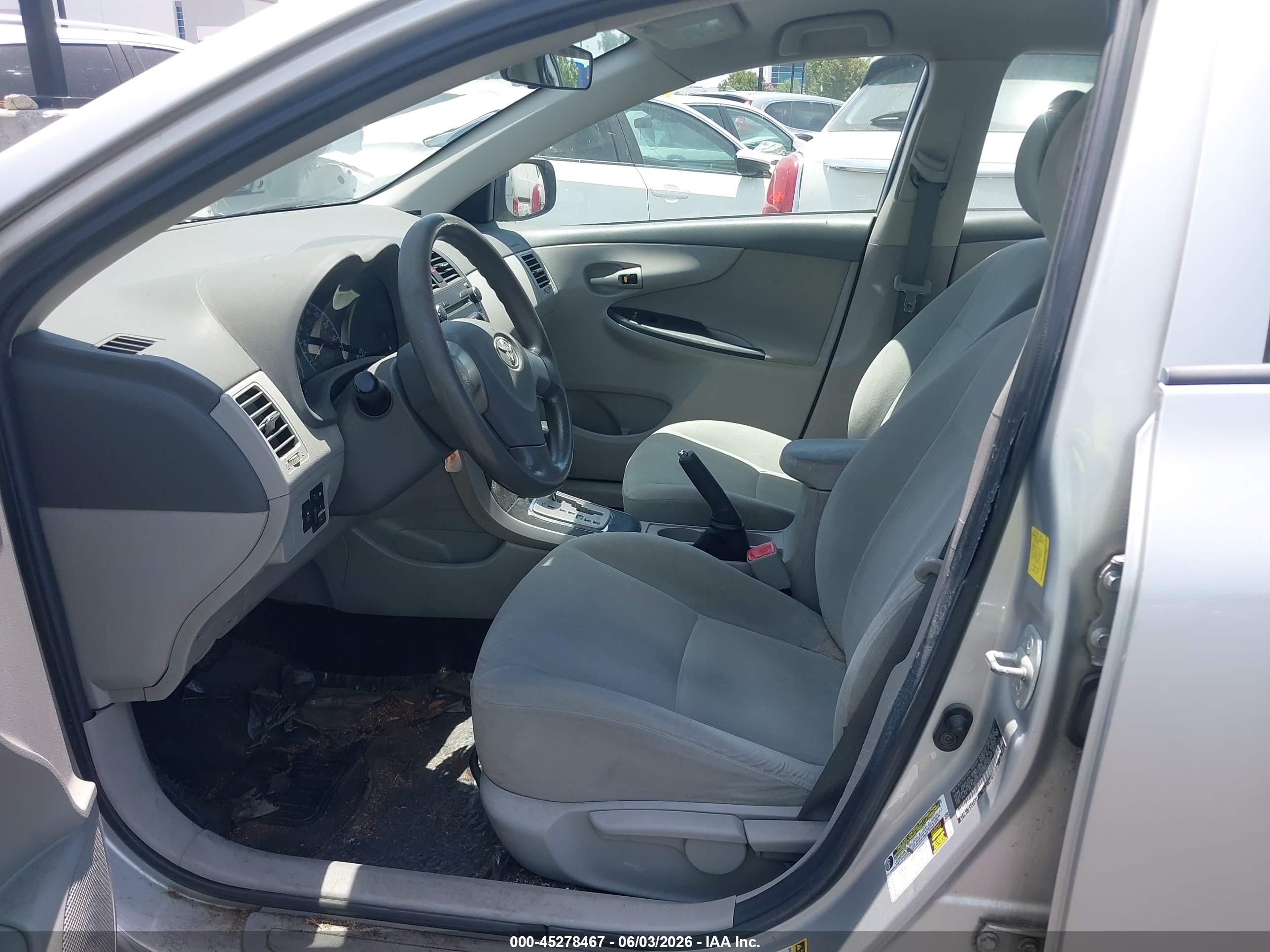 2010 Toyota Corolla Le Серебряный vin: 2T1BU4EE1AC398853