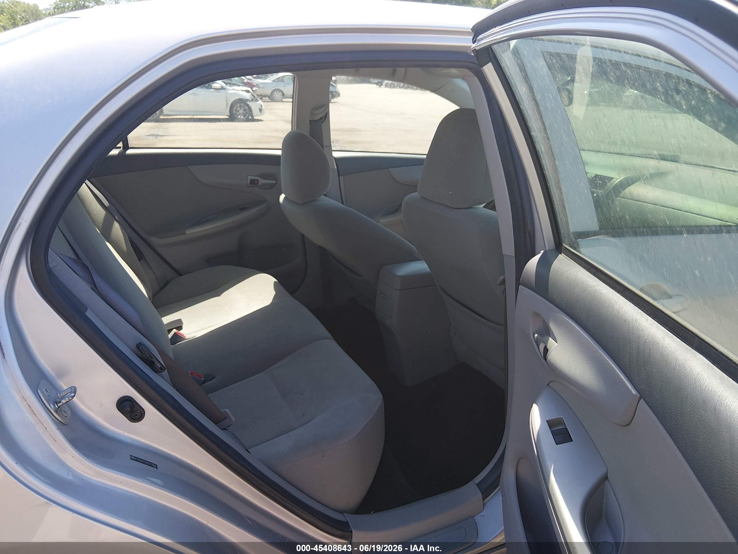 2010 Toyota Corolla Le Silver vin: 2T1BU4EE1AC471848