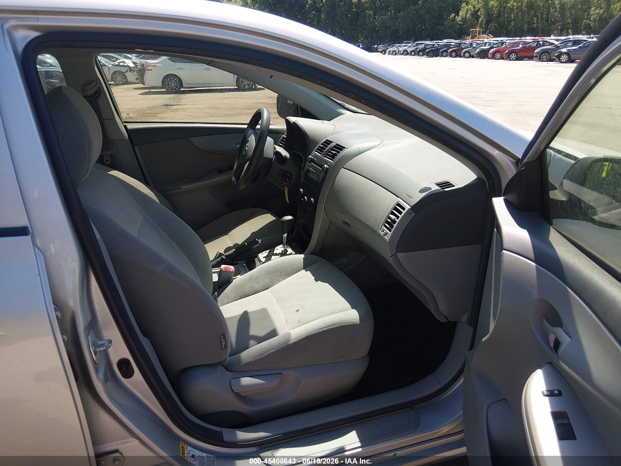 2010 Toyota Corolla Le Silver vin: 2T1BU4EE1AC471848