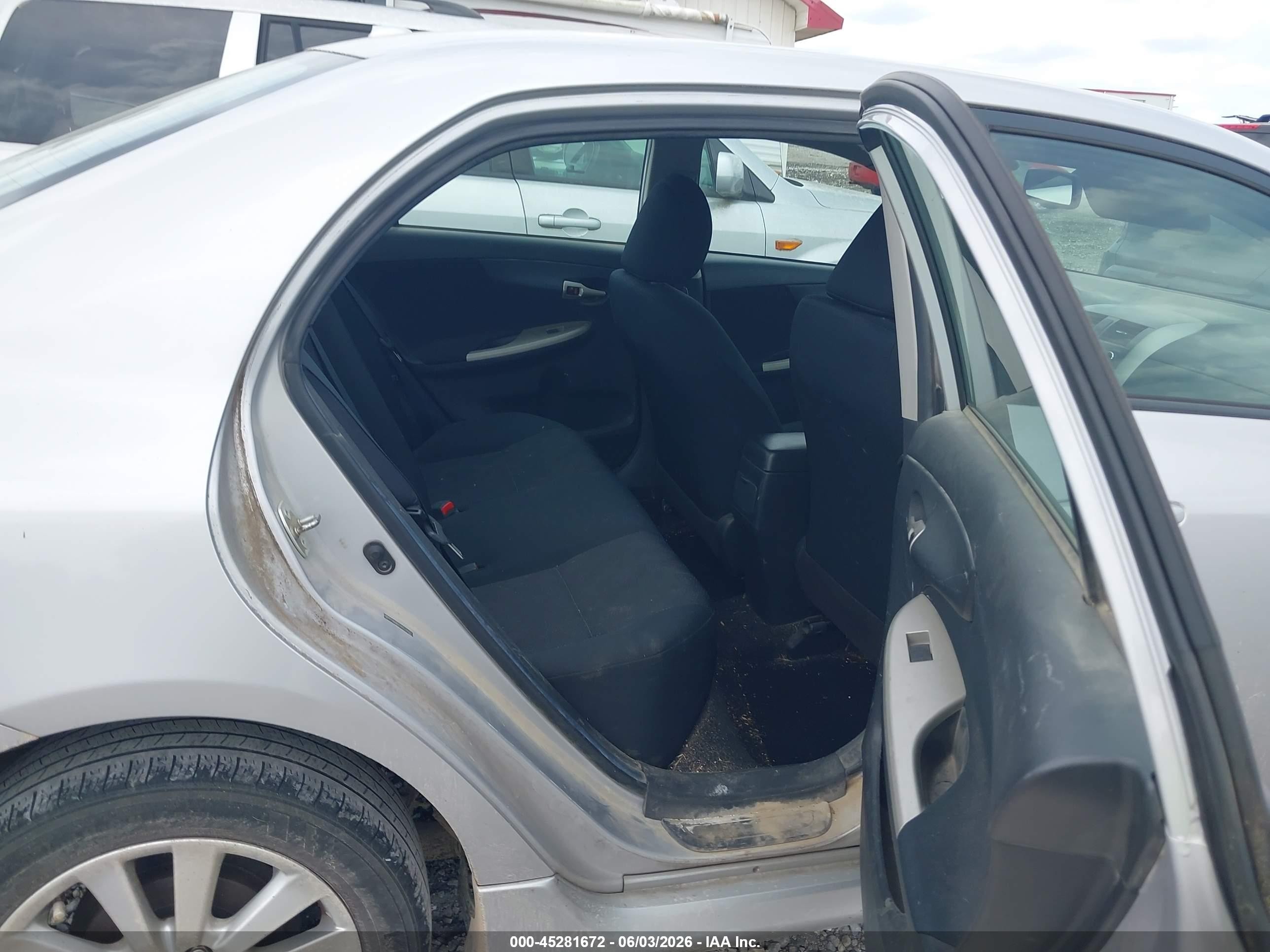 2010 Toyota Corolla S Silver vin: 2T1BU4EE1AC528047